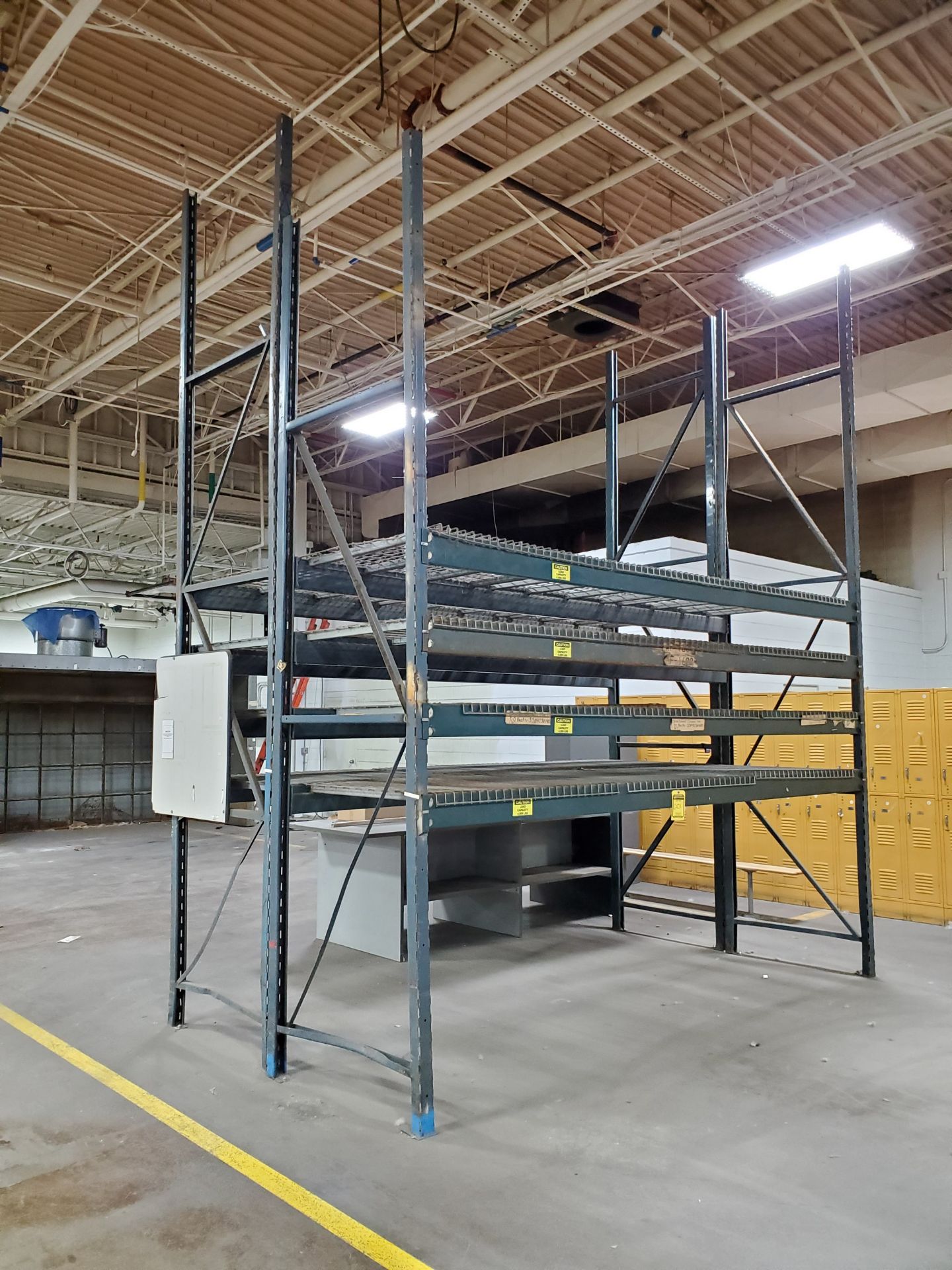 (13) SECTIONS OF ASSORTED SLOT/CORNER LOCK PALLET RACKING - VARIOUS SIZE HEIGHTS AND BEAMS - AVERAGE - Image 2 of 14