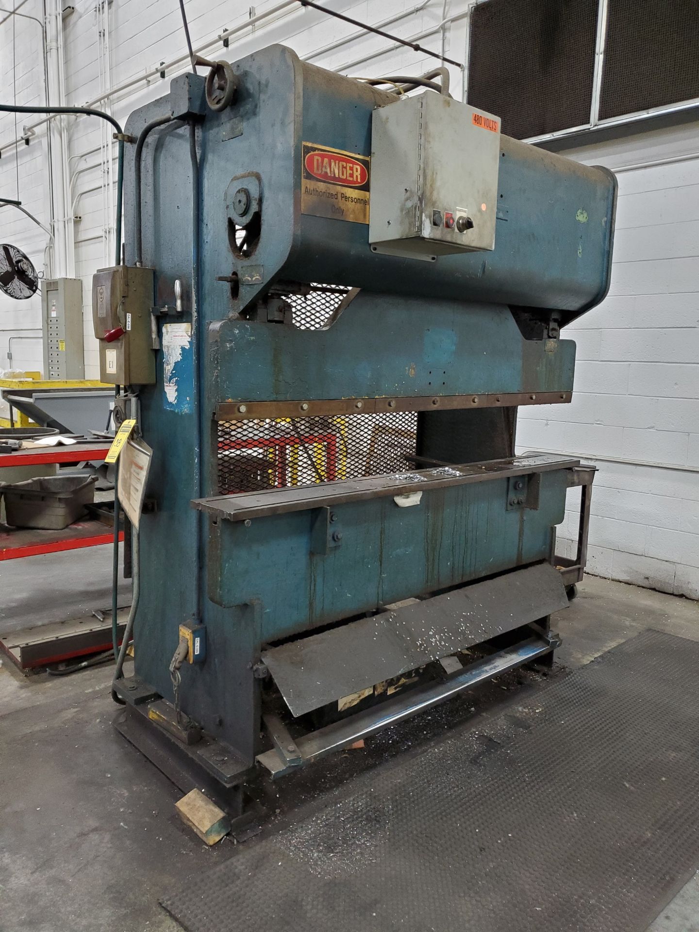 NIAGARA PNEUMATIC PRESS BRAKE, 6' BED, KICK PEDAL CONTROL, OPEN BACK