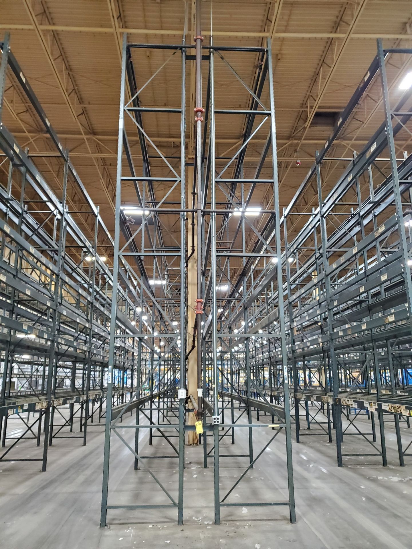 (20) SECTIONS OF 25' T X 42'`W X 12' BEAMS SLOT/CORNER LOCK PALLET RACKING, 232 BEAMS