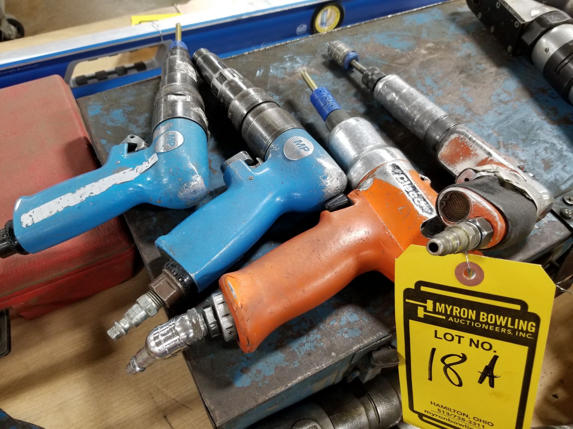 (4) PNEUMATIC SCREW GUNS WITH QUICK BIT CHANGE