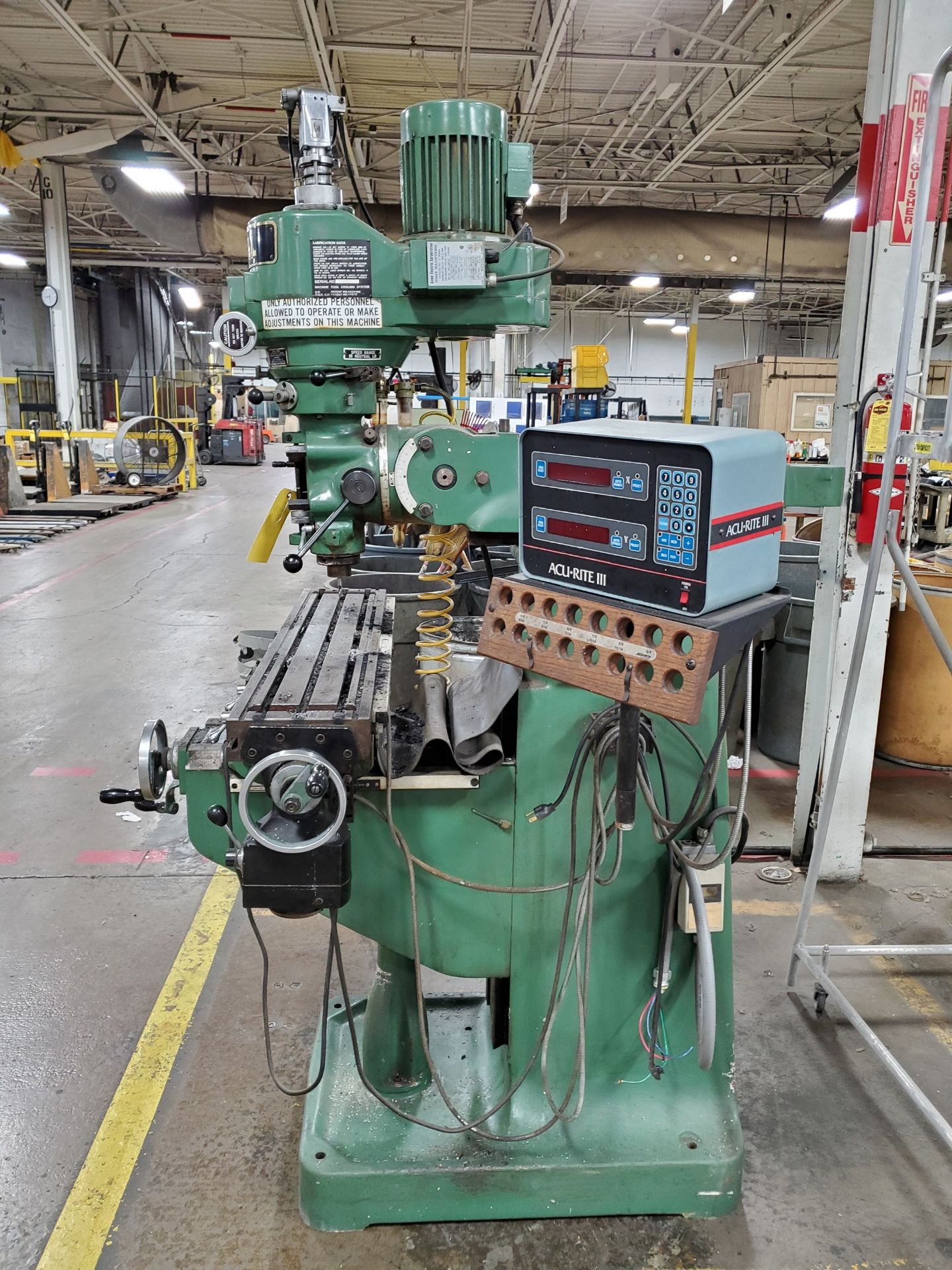DOALL VERTICAL MILLING MACHINE, ACCU-RITE 3 2 AXIS DRO CONTROL, 49'` X 9'` TABLE, KNEE BED, SERVO - Image 5 of 9