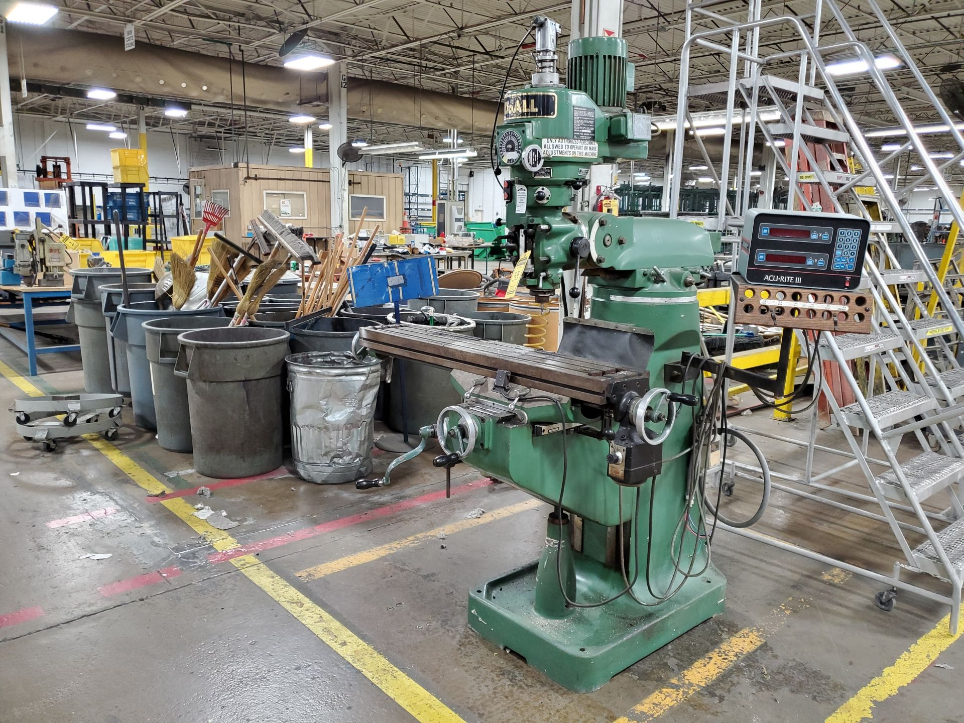 DOALL VERTICAL MILLING MACHINE, ACCU-RITE 3 2 AXIS DRO CONTROL, 49'` X 9'` TABLE, KNEE BED, SERVO - Image 3 of 9