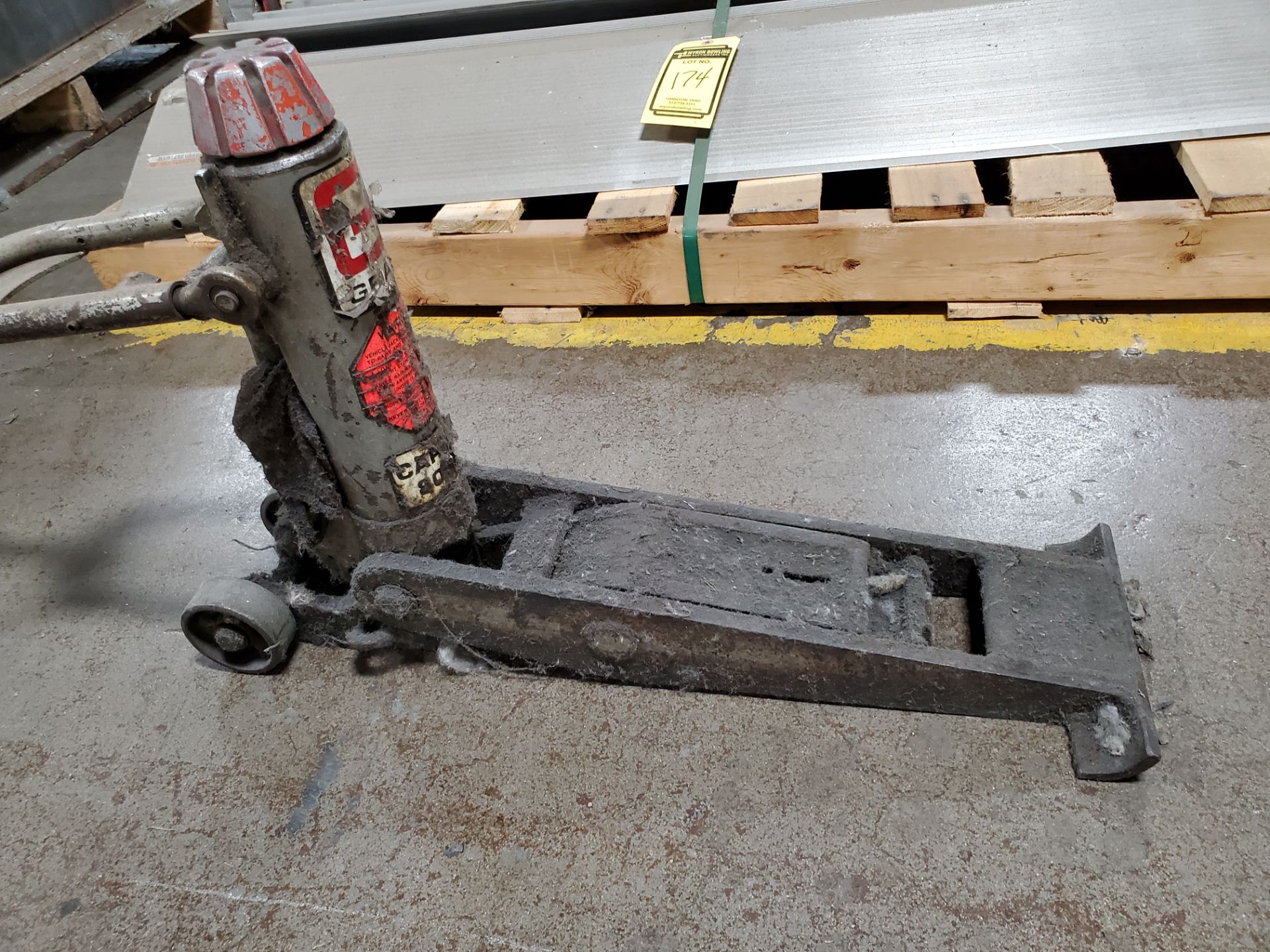 4 TON HYDRAULIC MACHINERY FLOOR JACK - Image 4 of 4