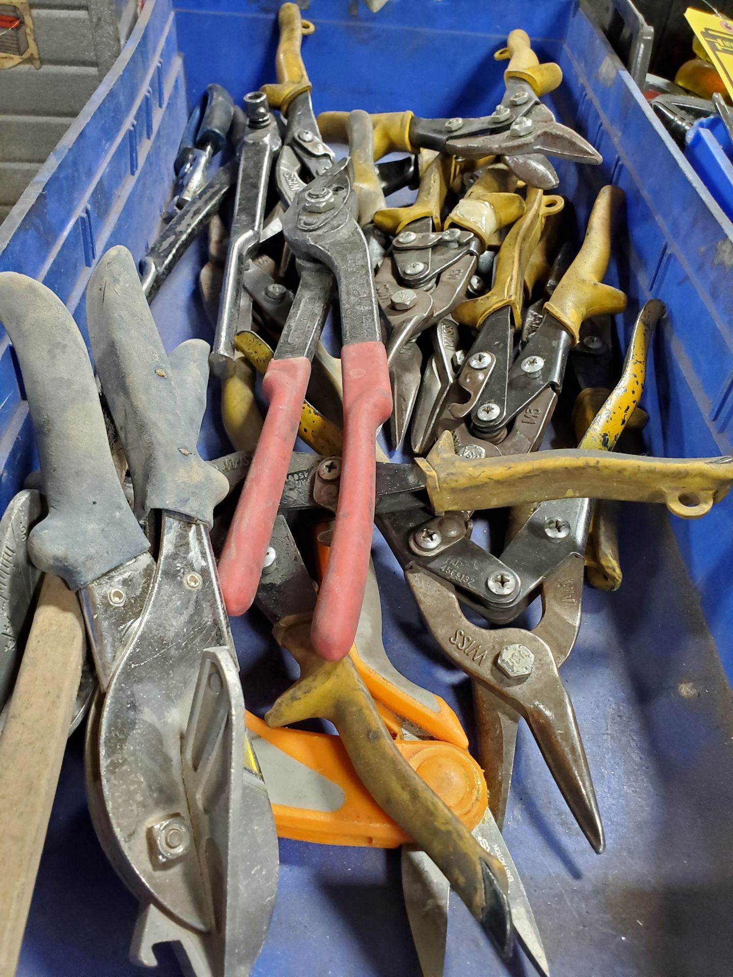 (LOT) ASSORTED TIN SNIPS AND CUTTERS - Image 2 of 3