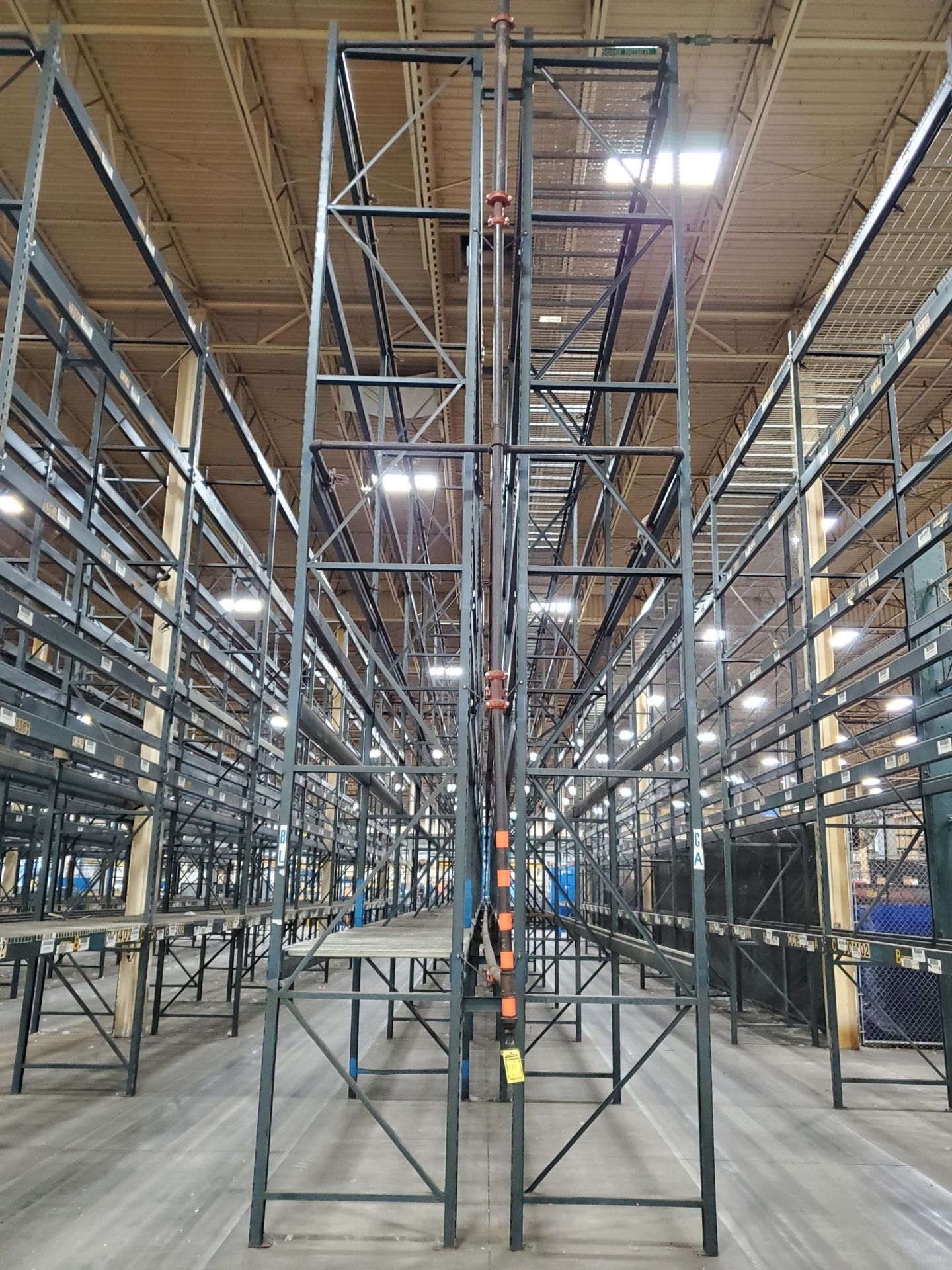 (18) SECTIONS OF 25' T X 42'`W X 12' BEAMS SLOT/CORNER LOCK PALLET RACKING, 216 BEAMS, SOME WIRE - Image 2 of 6