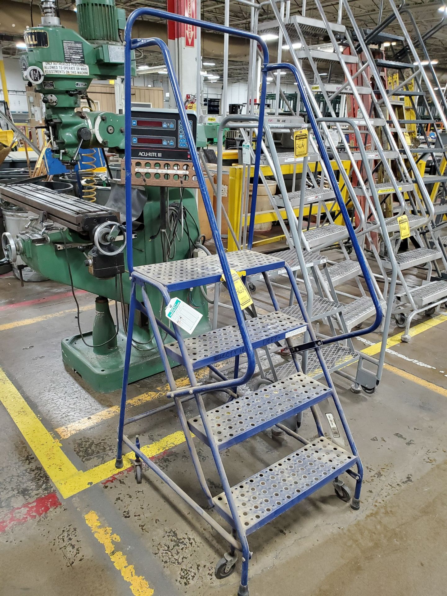 3' & 4' ROLLING SHOP STEP LADDERS