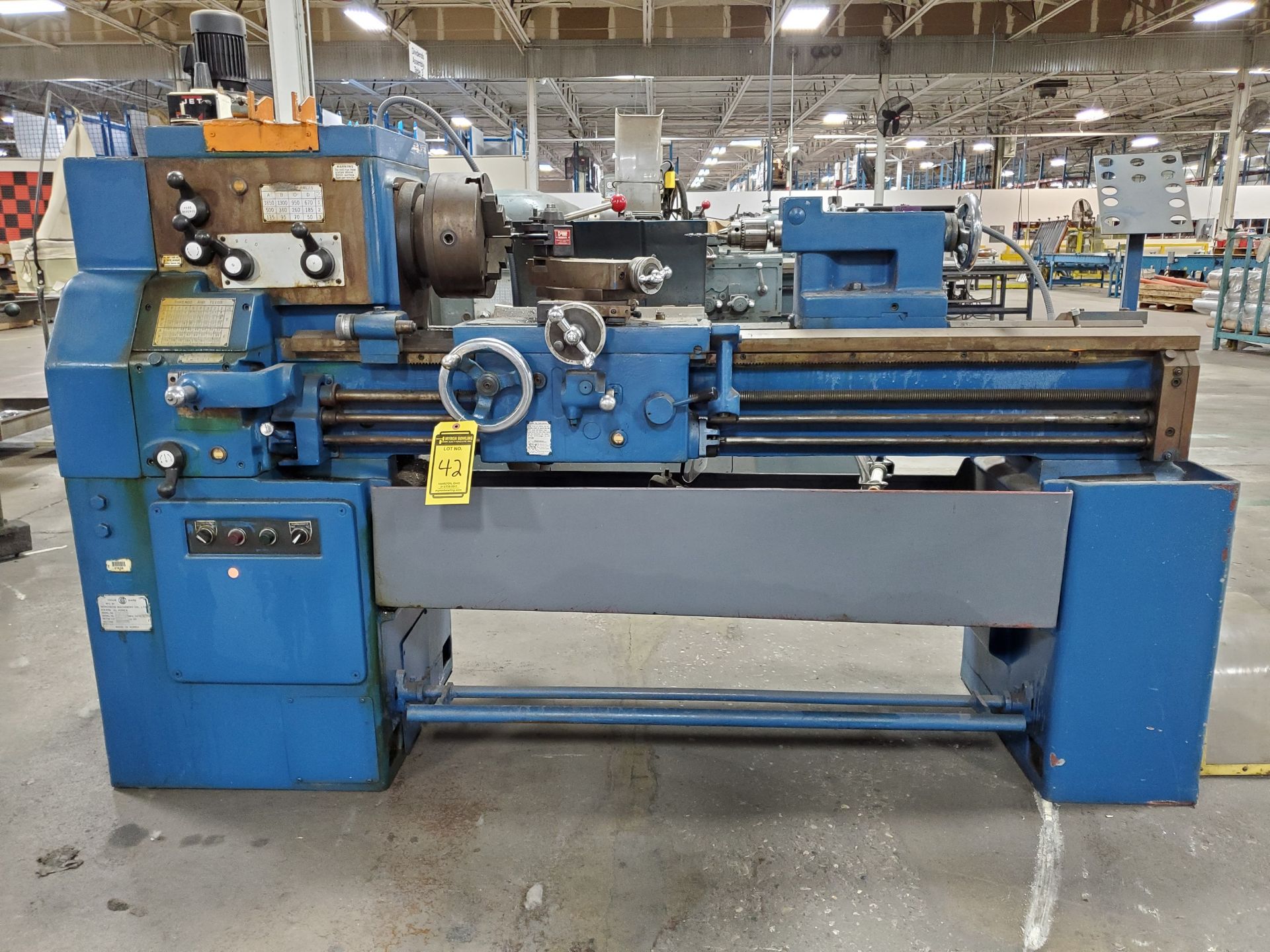 HWACHEON HORIZONTAL ENGINE LATHE, MODEL 153.4 X 40, 5 HP, 60'` BED, TAILSTOCK, DORIAN TOOL POST, 8'` - Image 4 of 9