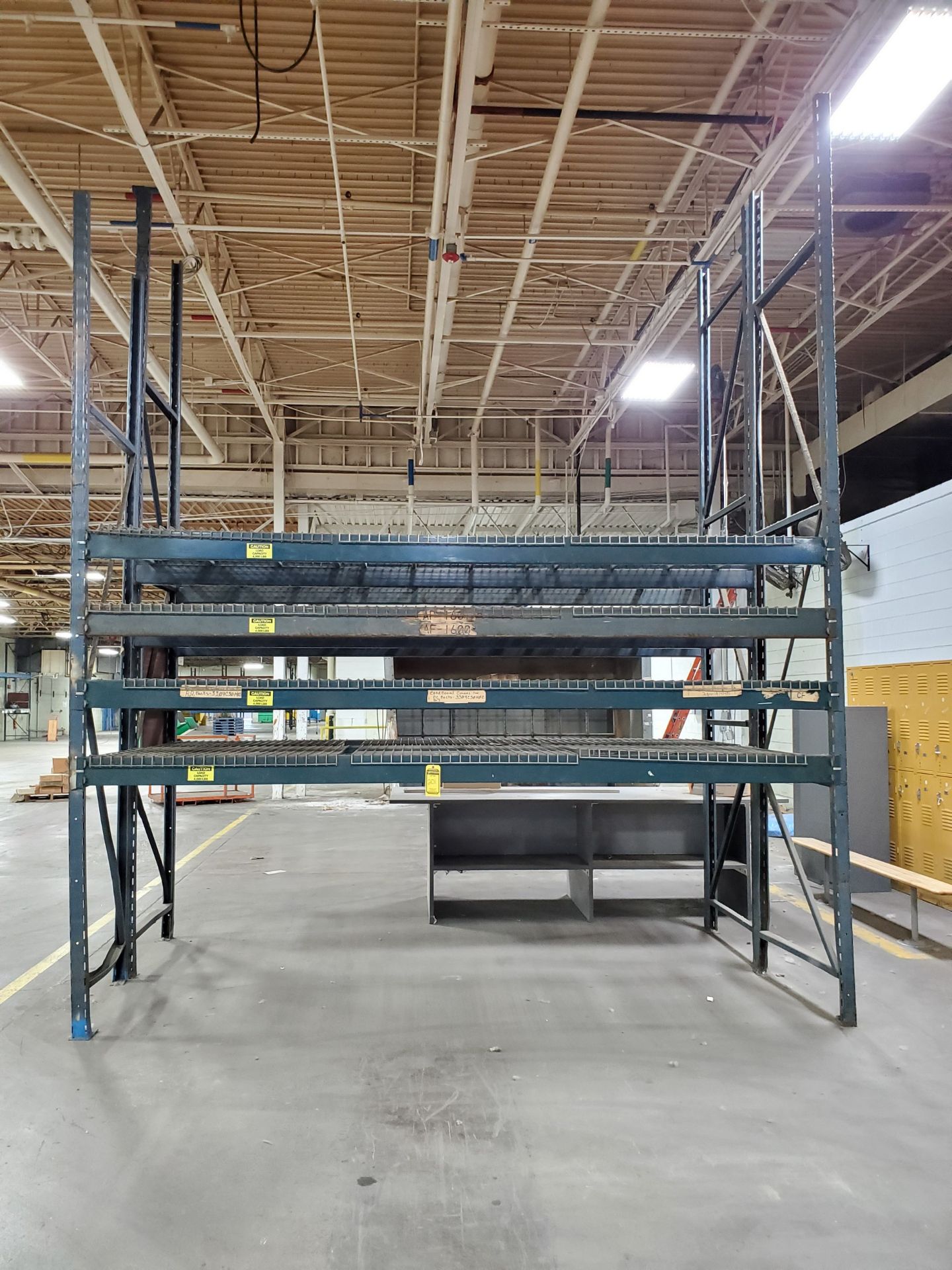 (13) SECTIONS OF ASSORTED SLOT/CORNER LOCK PALLET RACKING - VARIOUS SIZE HEIGHTS AND BEAMS - AVERAGE