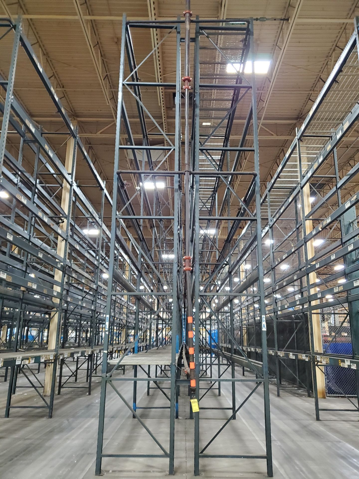 (18) SECTIONS OF 25' T X 42'`W X 12' BEAMS SLOT/CORNER LOCK PALLET RACKING, 216 BEAMS, SOME WIRE