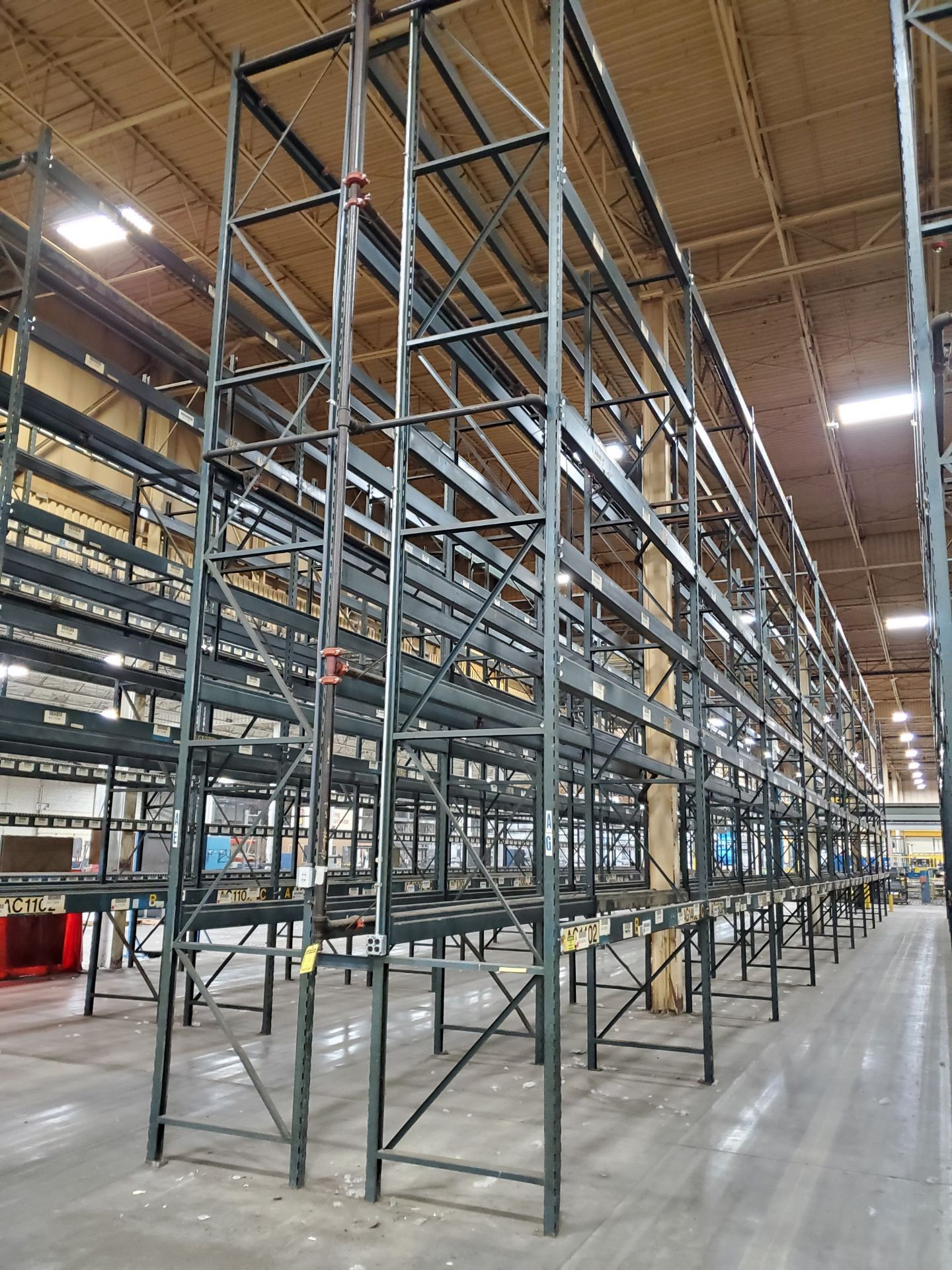 (20) SECTIONS OF 25' T X 42'`W X 12' BEAMS SLOT/CORNER LOCK PALLET RACKING, 232 BEAMS - Image 3 of 7