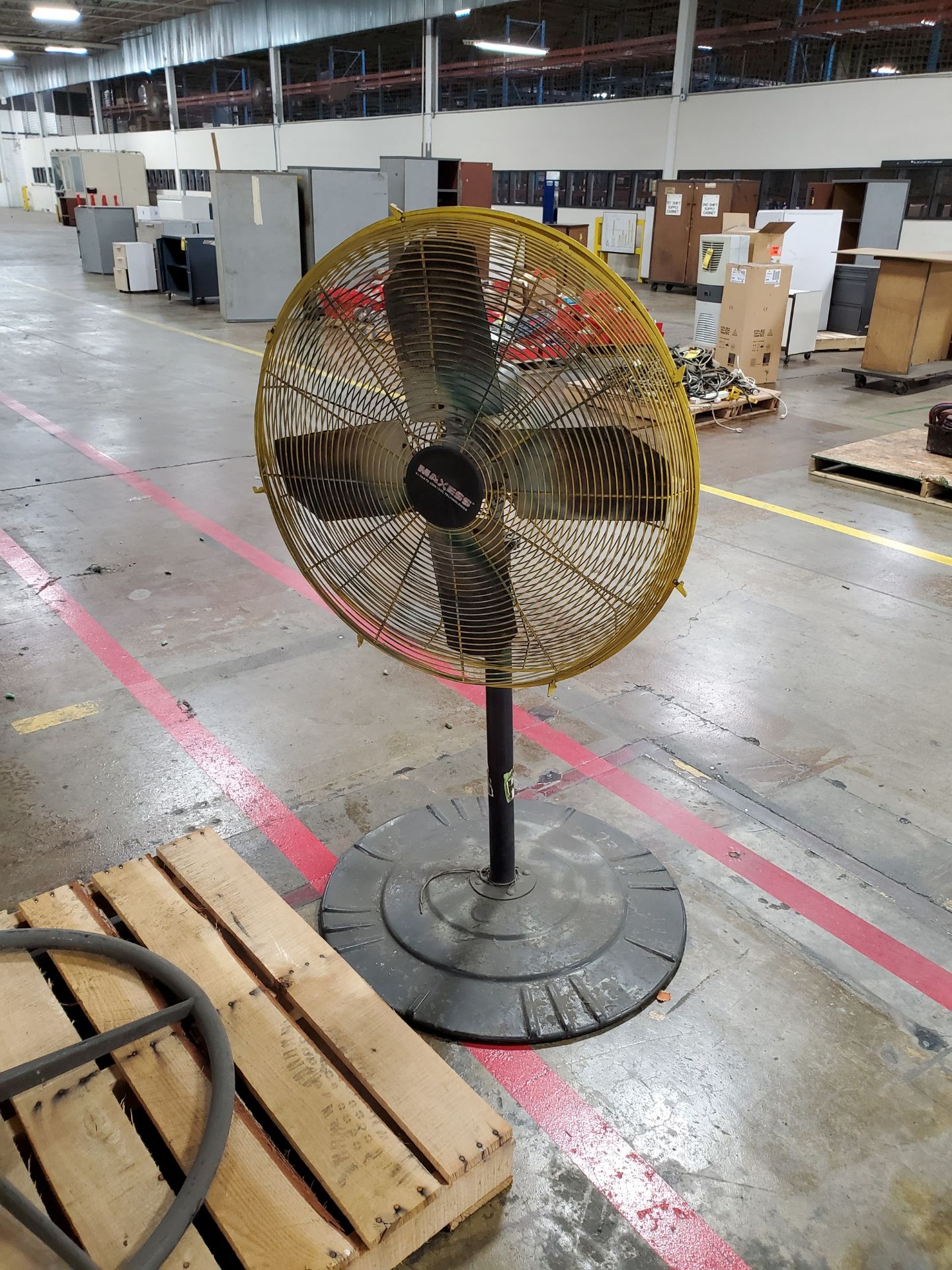 (4) PEDESTAL SHOP FANS - SOME ADJUSTABLE HEIGHT, 24'`-36'` - Image 4 of 5