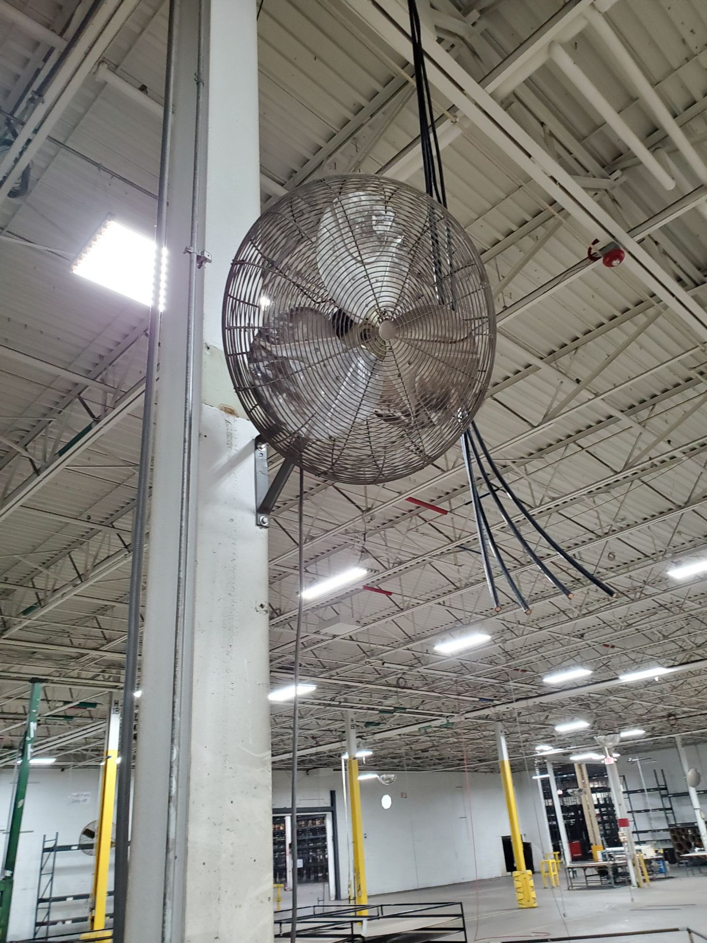 (5) 24'` COLUMN FANS (STILL MOUNTED ON COLUMN, BUYER RESPONSIBLE FOR REMOVAL)