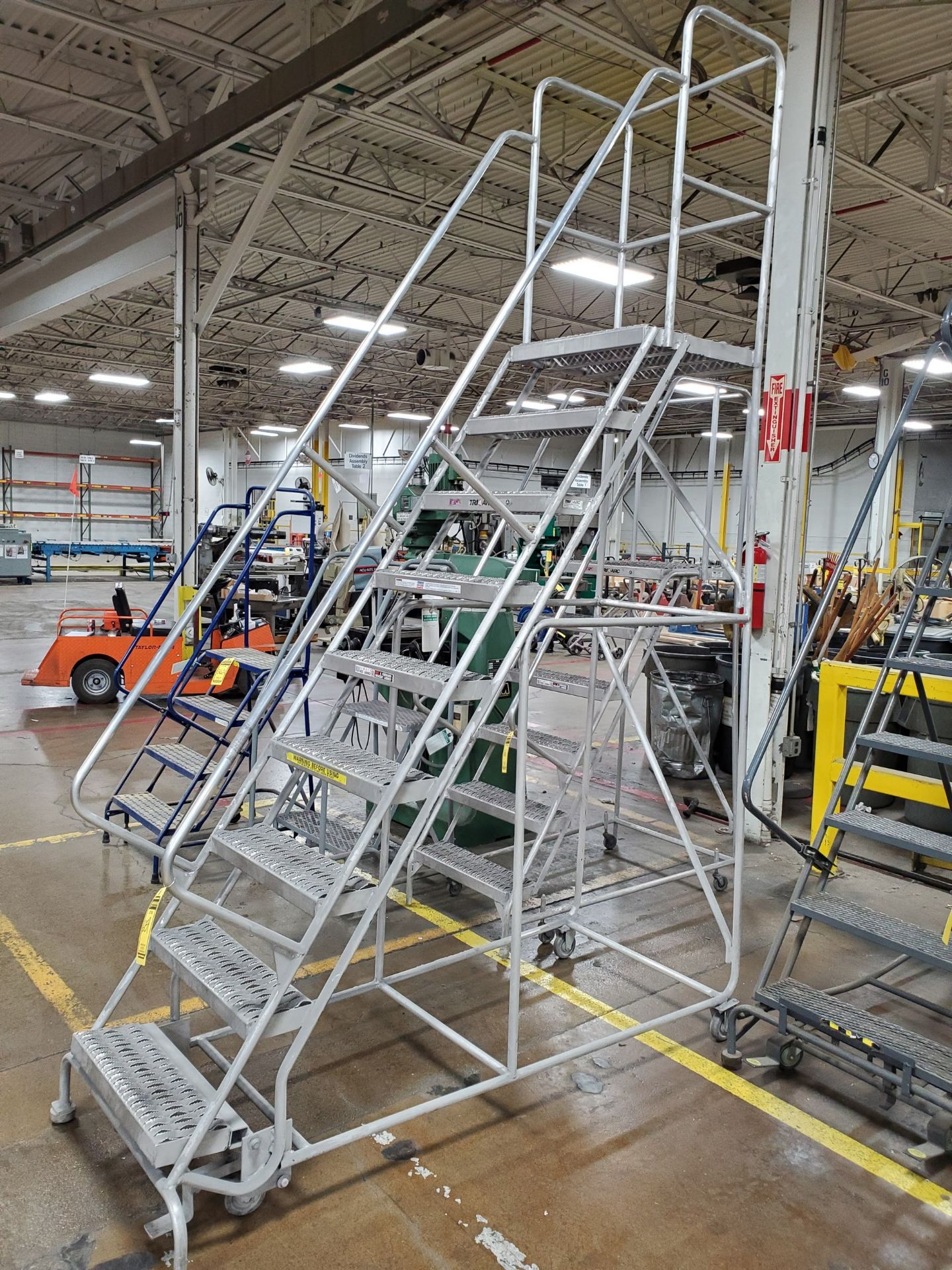 TRI- ARC 8' ROLLING SHOP STEP LADDER WITH PLATFORM