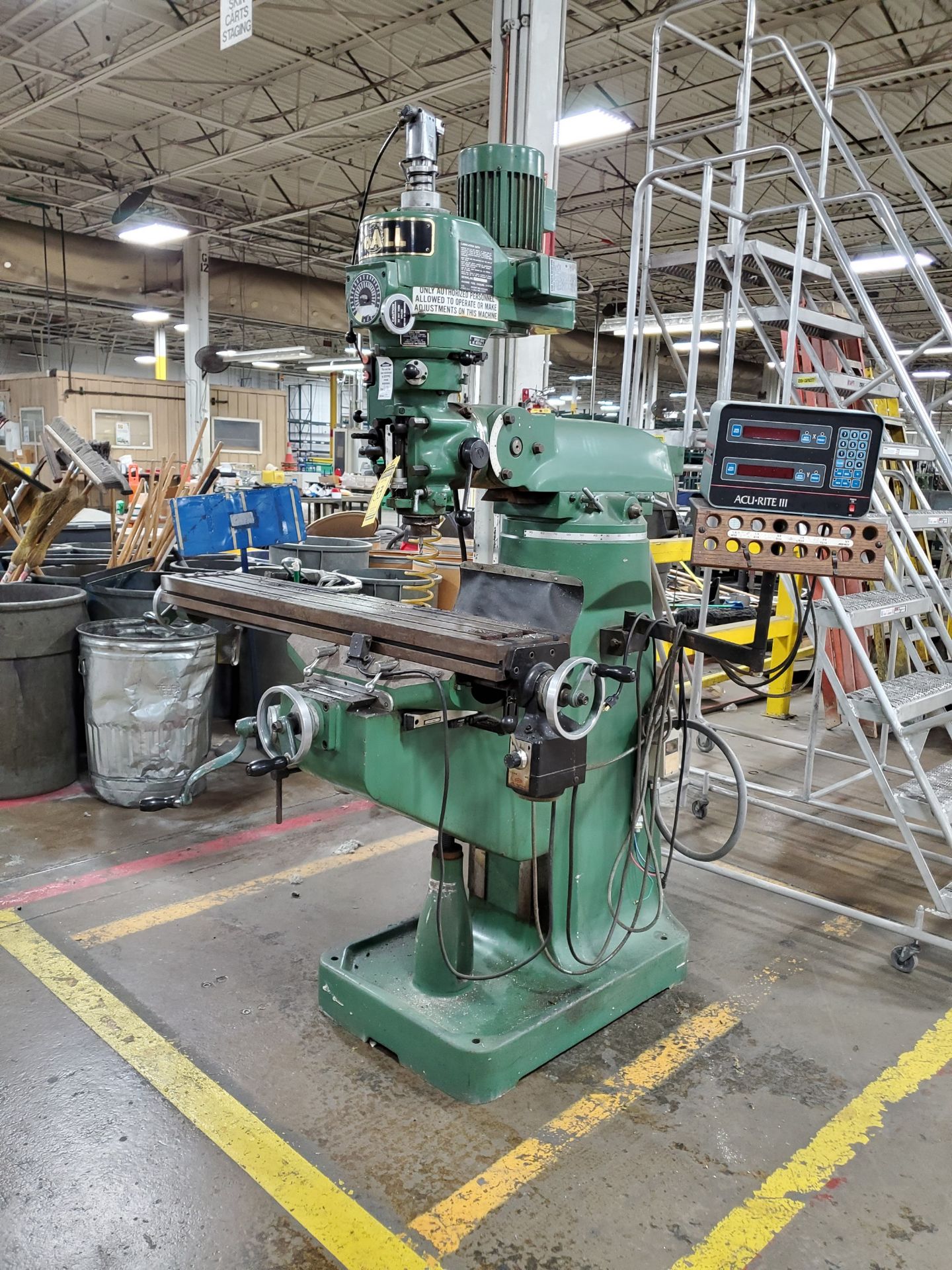 DOALL VERTICAL MILLING MACHINE, ACCU-RITE 3 2 AXIS DRO CONTROL, 49'` X 9'` TABLE, KNEE BED, SERVO - Image 4 of 9