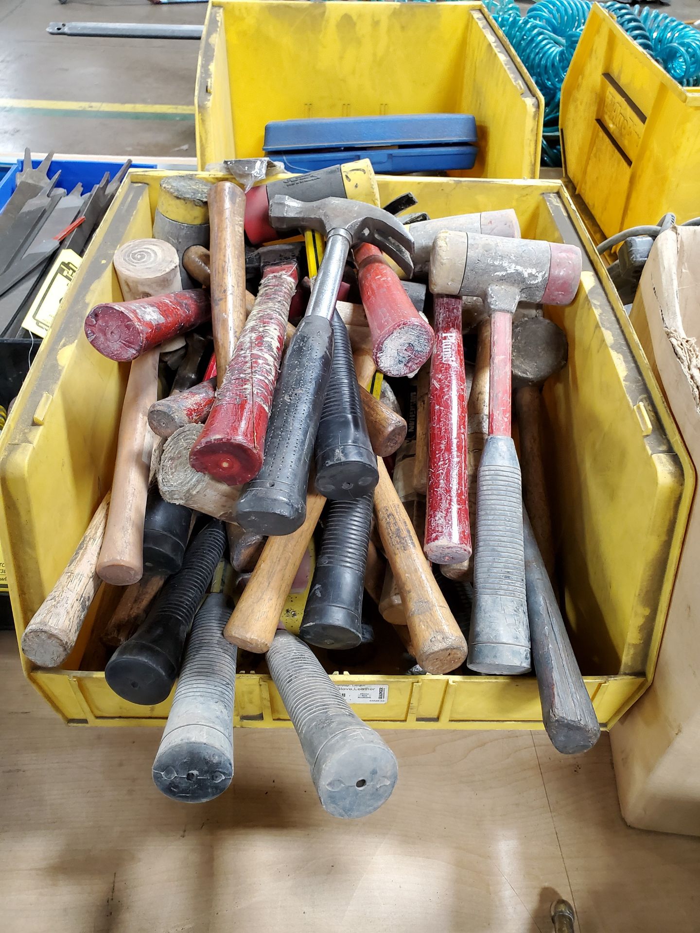 (LOT) OF ASSORTED HAMMERS & MALLETS - CLAW HAMMERS, DOUBLE AND SINGLE RUBBER/PLASTIC MALLETS