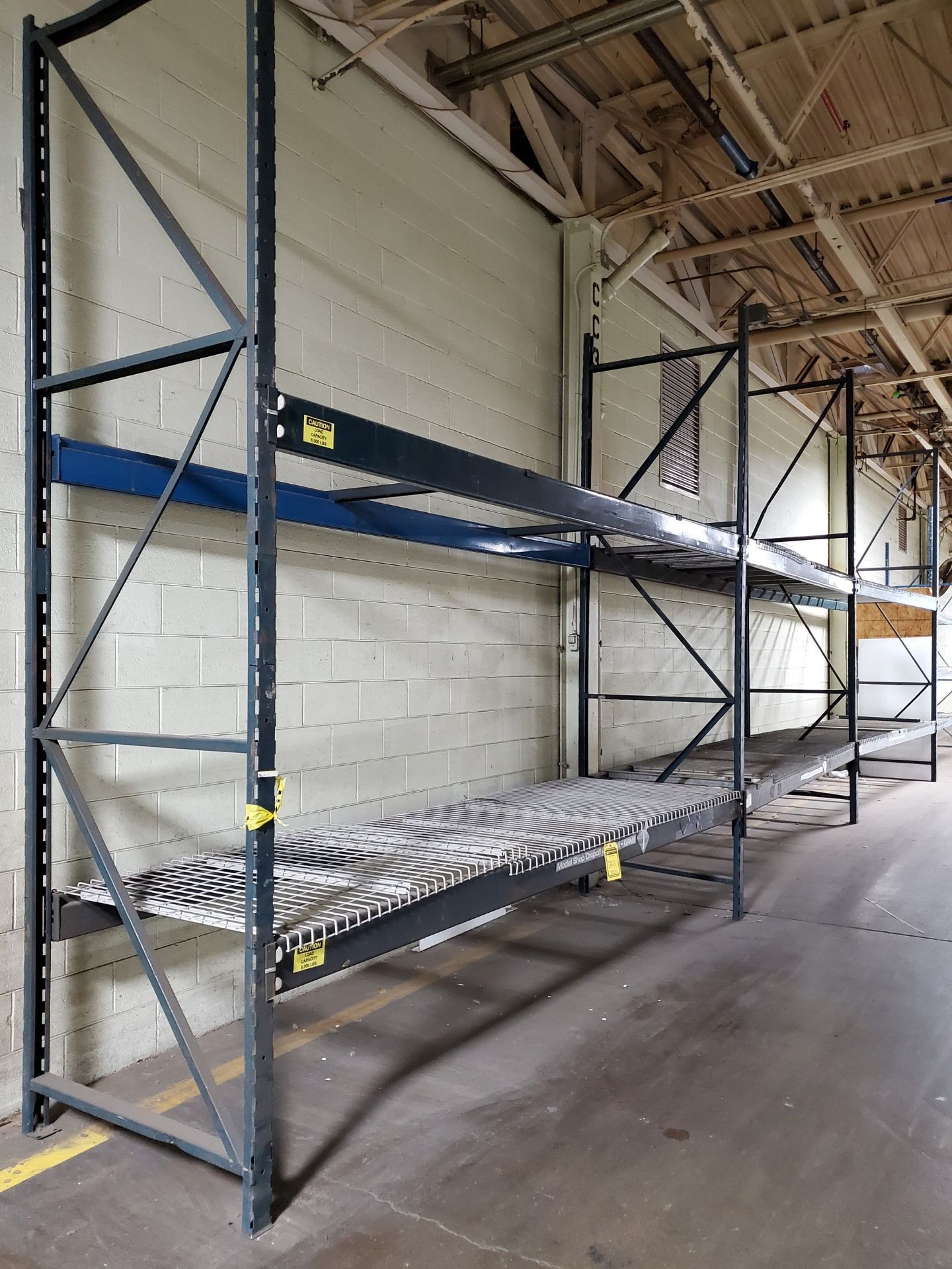 (13) SECTIONS OF ASSORTED SLOT/CORNER LOCK PALLET RACKING - VARIOUS SIZE HEIGHTS AND BEAMS - AVERAGE - Image 13 of 14