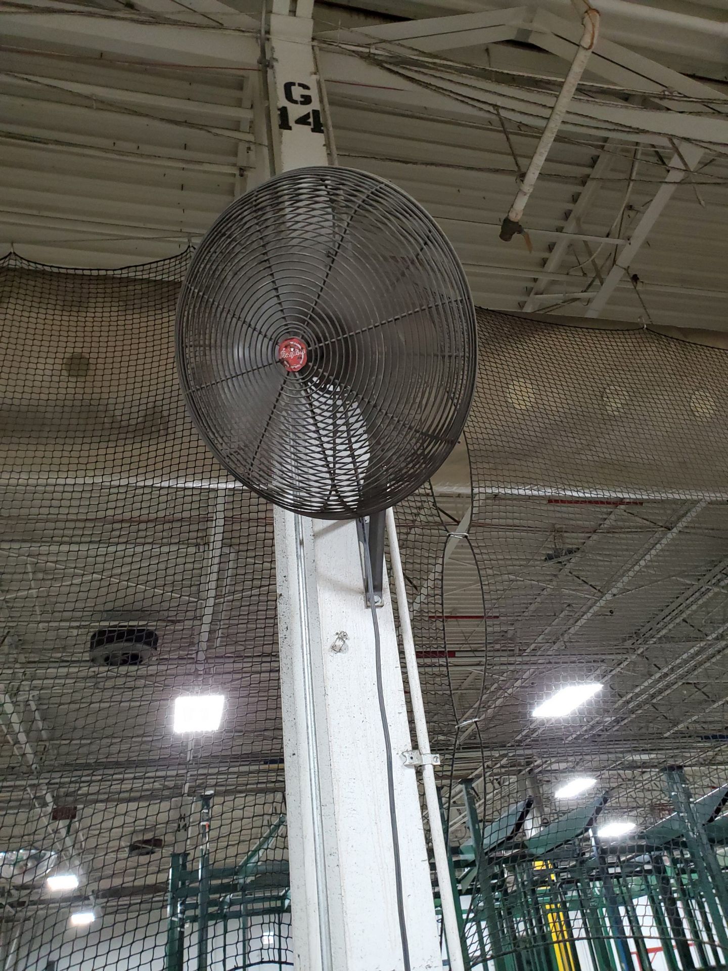 (5) 24'` COLUMN FANS (STILL MOUNTED ON COLUMN, BUYER RESPONSIBLE FOR REMOVAL) - Image 4 of 4