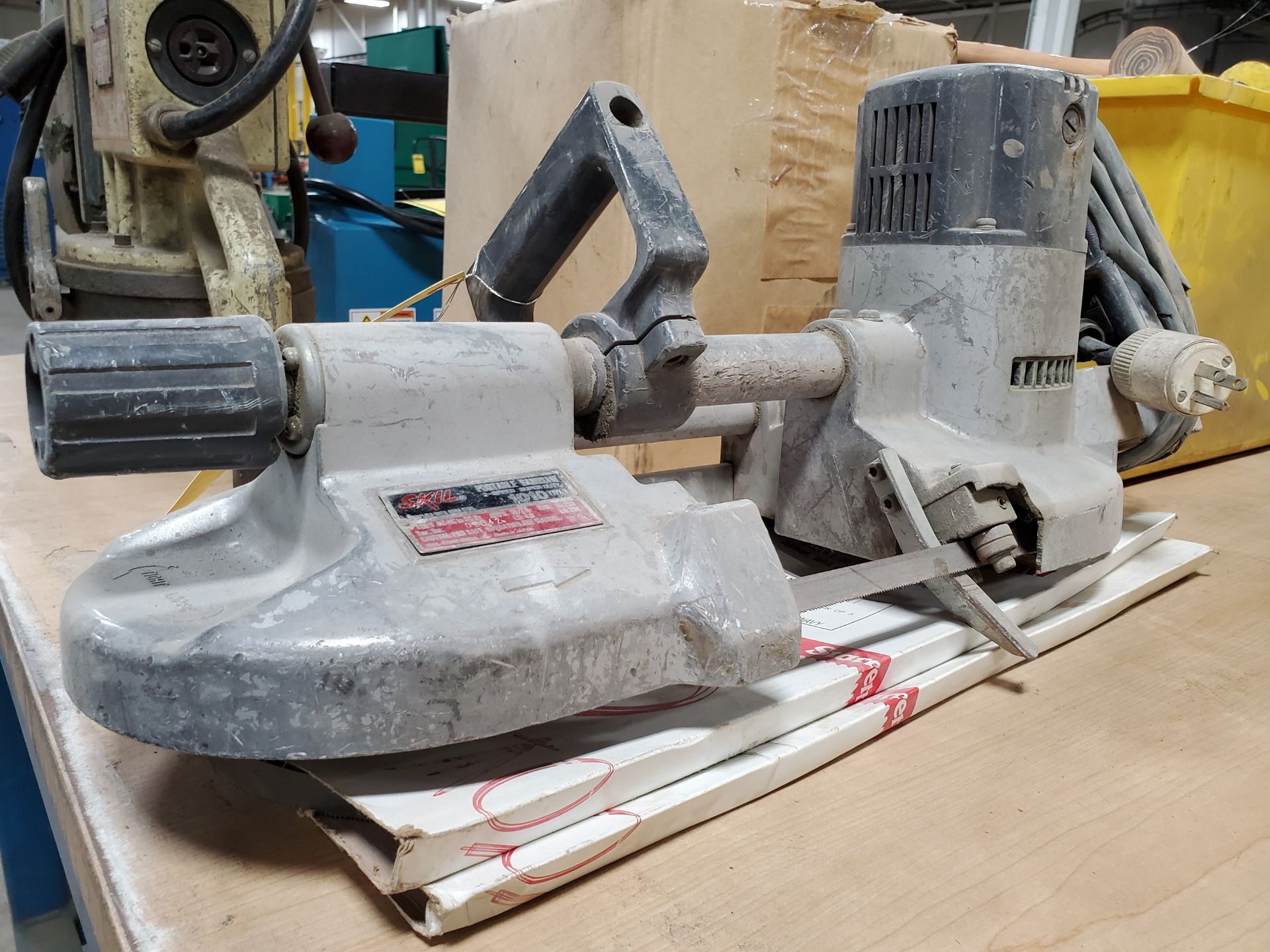 SKIL 2 SPEED PORTABLE BANDSAW, MODEL 1010 TYPE 1, FPM 200-250, S/N 09042 - Image 3 of 4