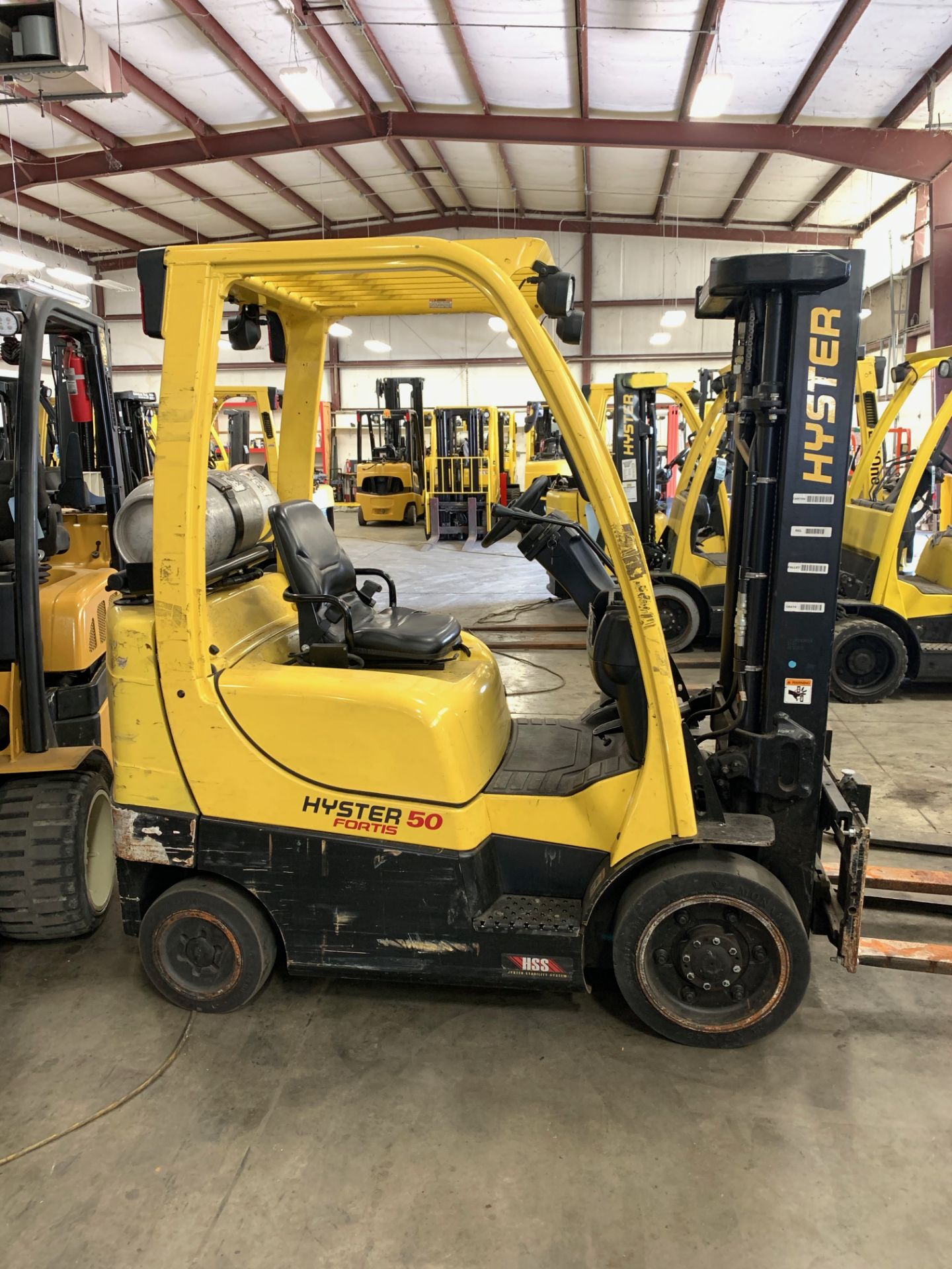 *LOCATED HAMILTON, OH* 2012 YALE 5,000-LB FORKLIFT, MOD GLC050VX, SOLID TIRE, LP, 3-STAGE, 4,674 HRS - Image 4 of 5