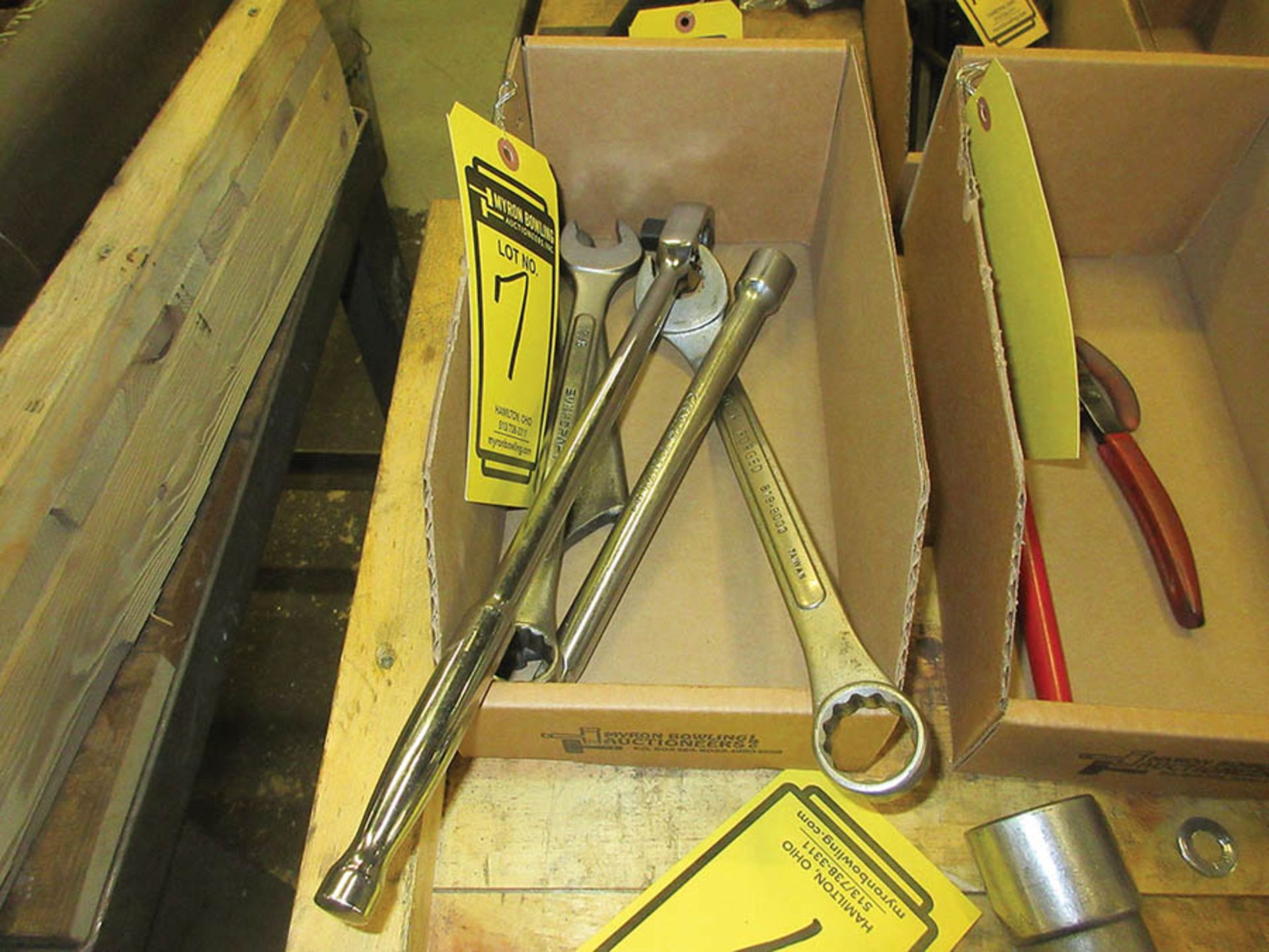 ASSORTED HAND TOOLS: 18'' ADJ. WRENCH, END WRENCHES, RATCHET - Image 2 of 2