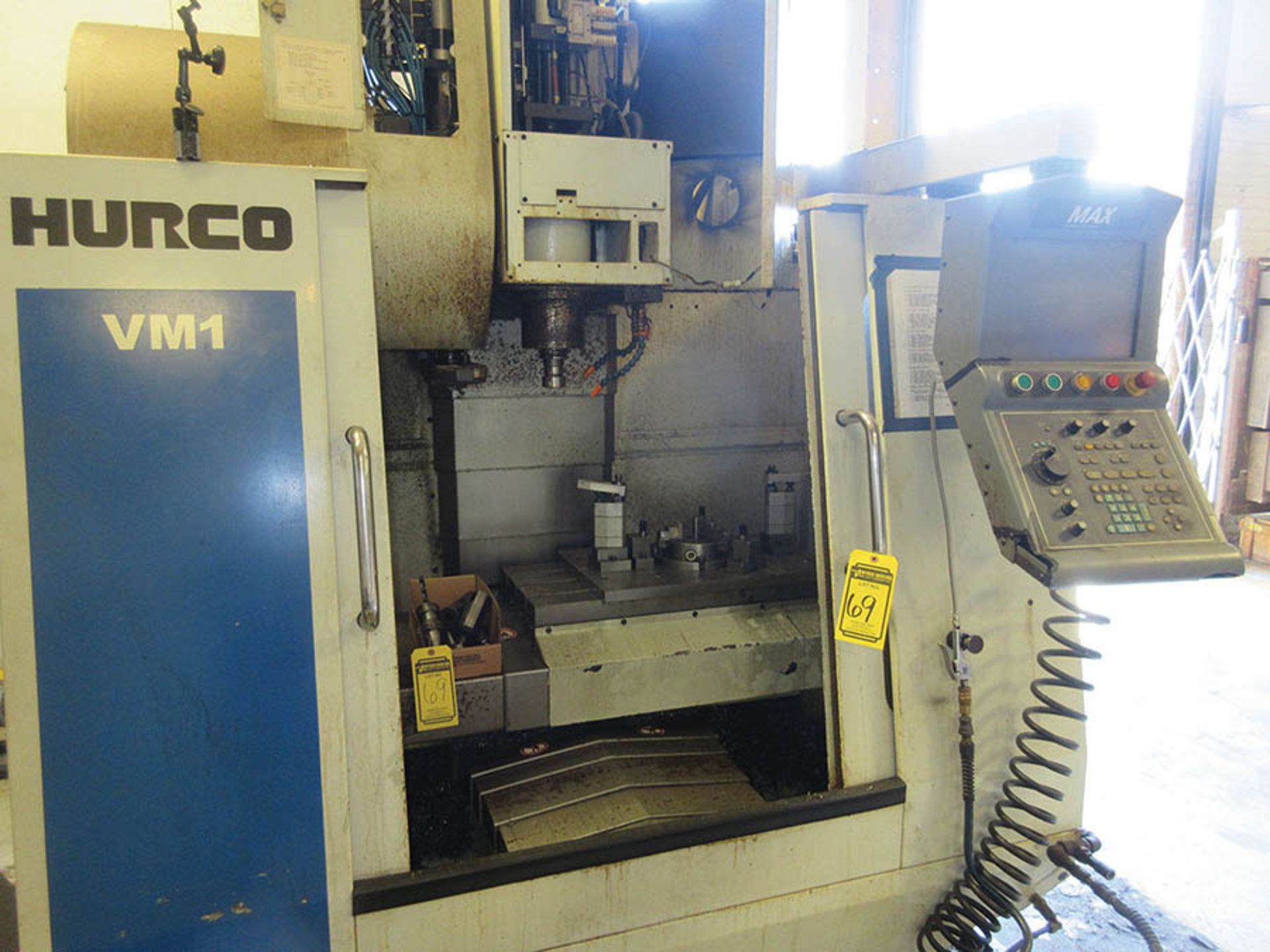 HURCO VM1 CNC VERTICAL MACHINING CENTER, 20-POSITION TOOL CHANGER, CHIP CONVEYOR, MAX CONTROL, S/N - Image 2 of 8
