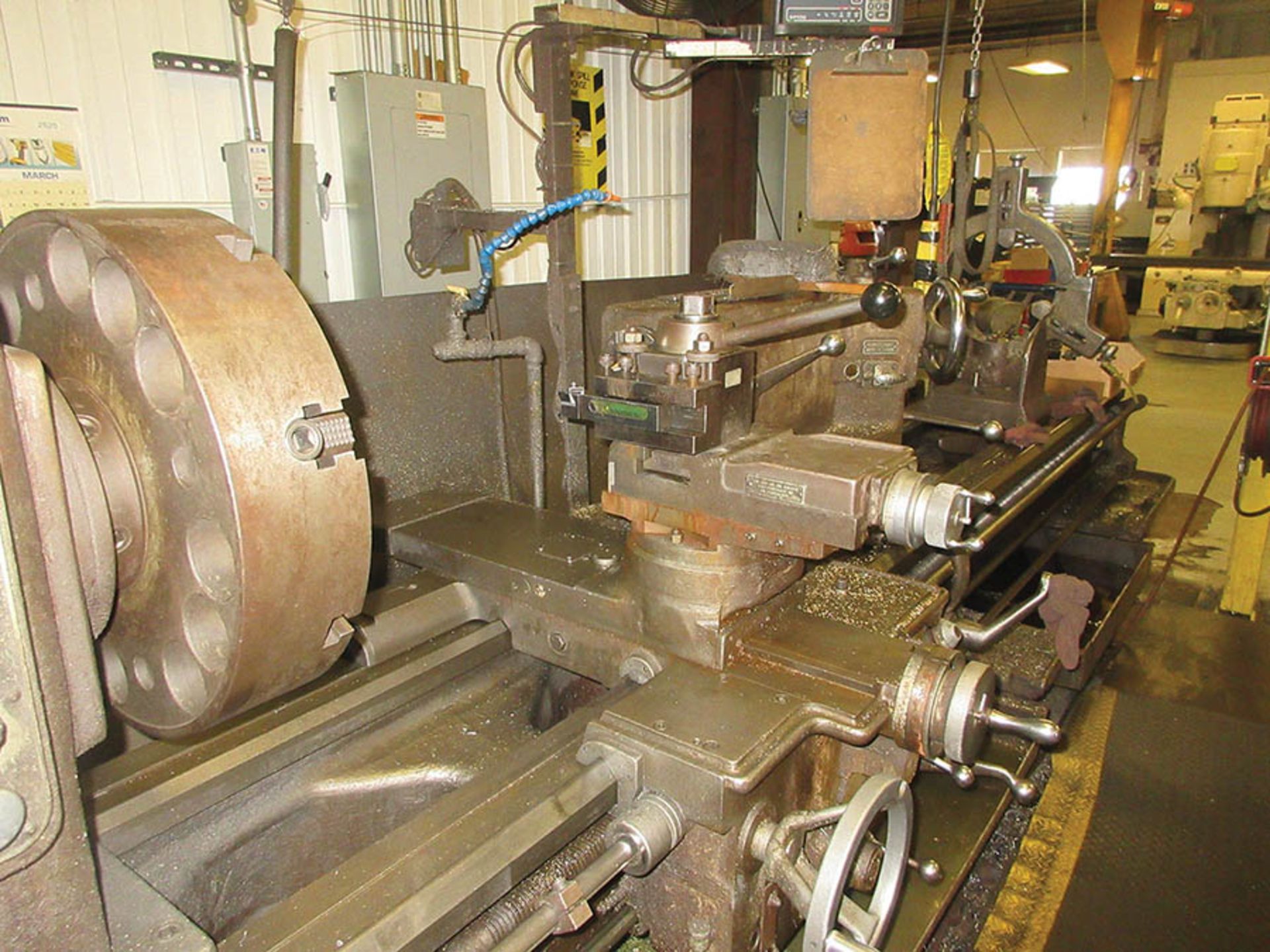 MONARCH 2516-22X96 ENGINE LATHE, 18'' 4-JAW CHUCK, TOOL POST, STEADY REST, NEWALL DP700 D.R.O., - Image 4 of 7