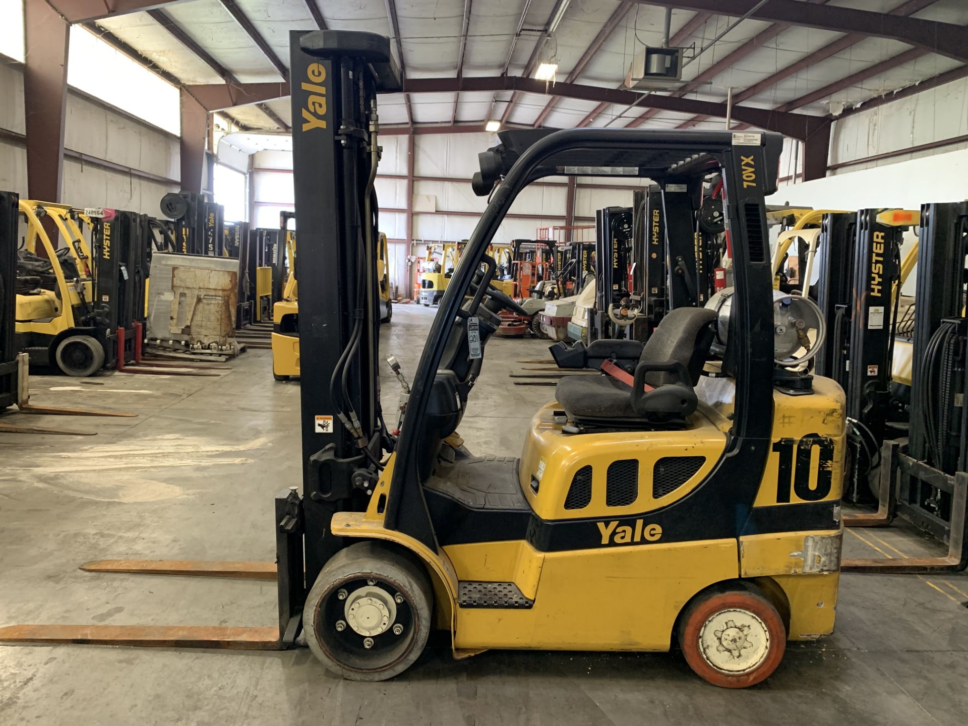 *LOCATED HAMILTON, OH* 2006 YALE 7,000-LB FORKLIFT, MOD GLC070VX, SOLID TIRE, LP, 3-STAGE MAST