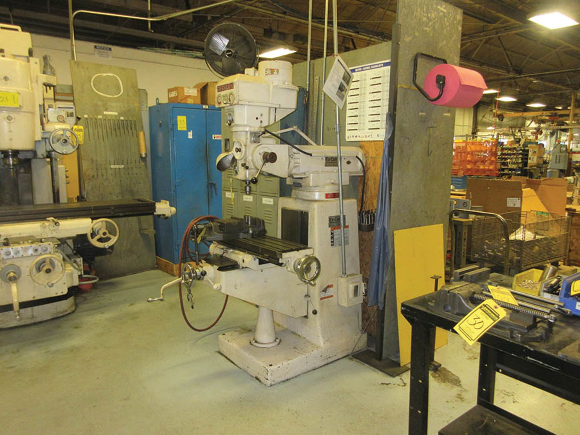 EX-CELL-O VERTICAL MILL, LOW/HIGH RANGE SPINDLE, SPEEDS 85-600 LOW, 600-4000 RPM HIGH RANGE, - Image 2 of 4