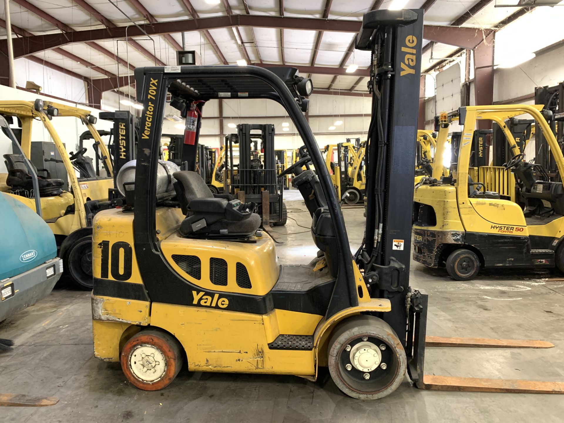 *LOCATED HAMILTON, OH* 2006 YALE 7,000-LB FORKLIFT, MOD GLC070VX, SOLID TIRE, LP, 3-STAGE MAST - Image 3 of 5