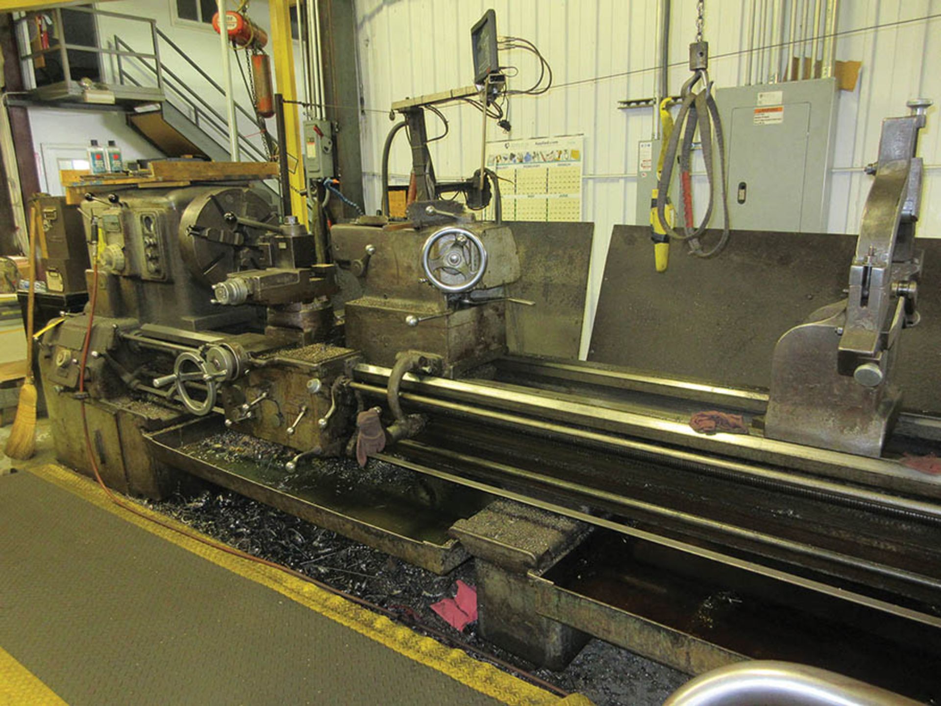 MONARCH 2516-22X96 ENGINE LATHE, 18'' 4-JAW CHUCK, TOOL POST, STEADY REST, NEWALL DP700 D.R.O., - Image 2 of 7