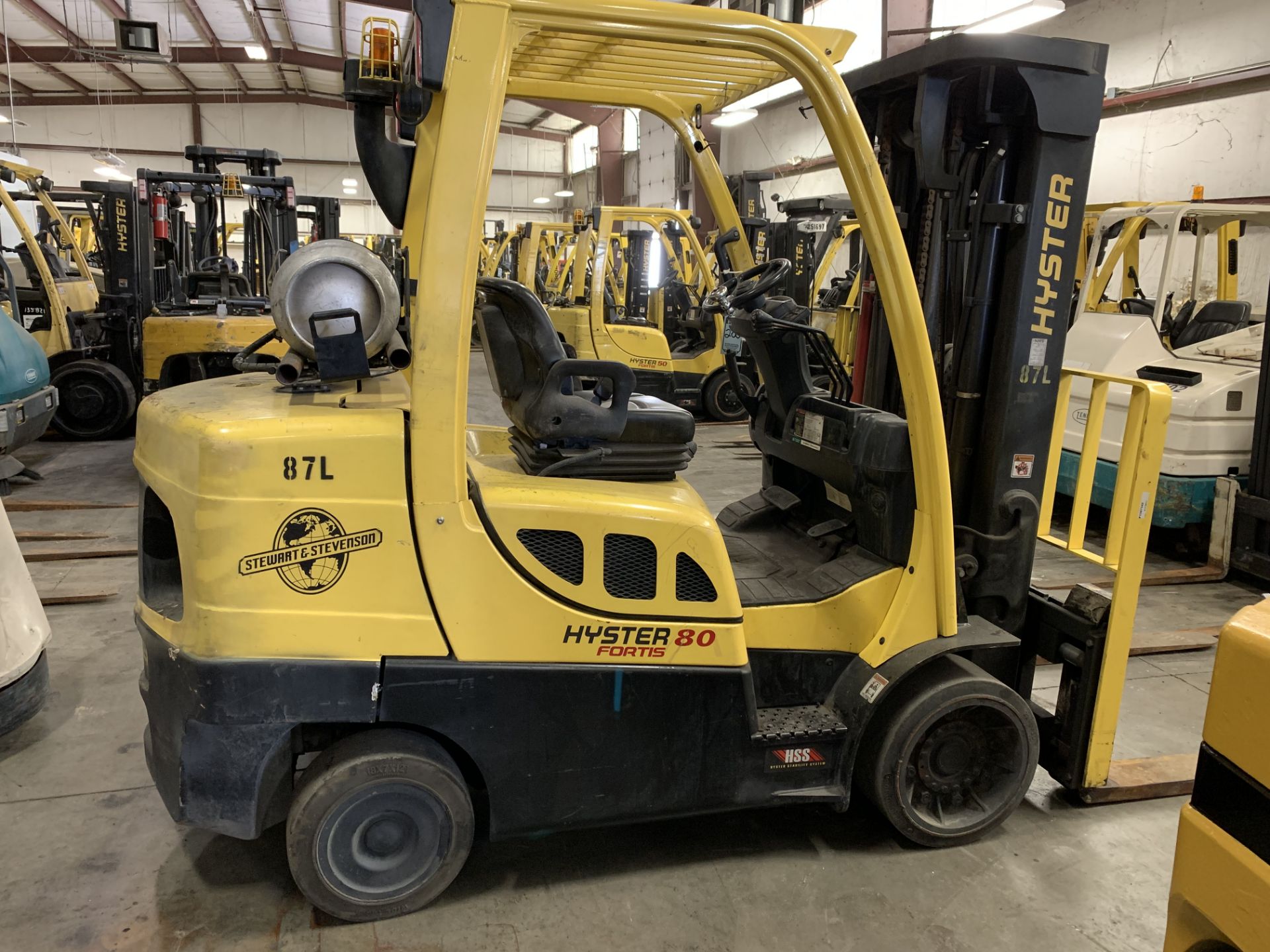 *LOCATED HAMILTON, OH* 2013 HYSTER 8,000-LB FORKLIFT, MOD S80FT, SOLID TIRE, LP, 3-STAGE, 5,007 HR - Image 3 of 6