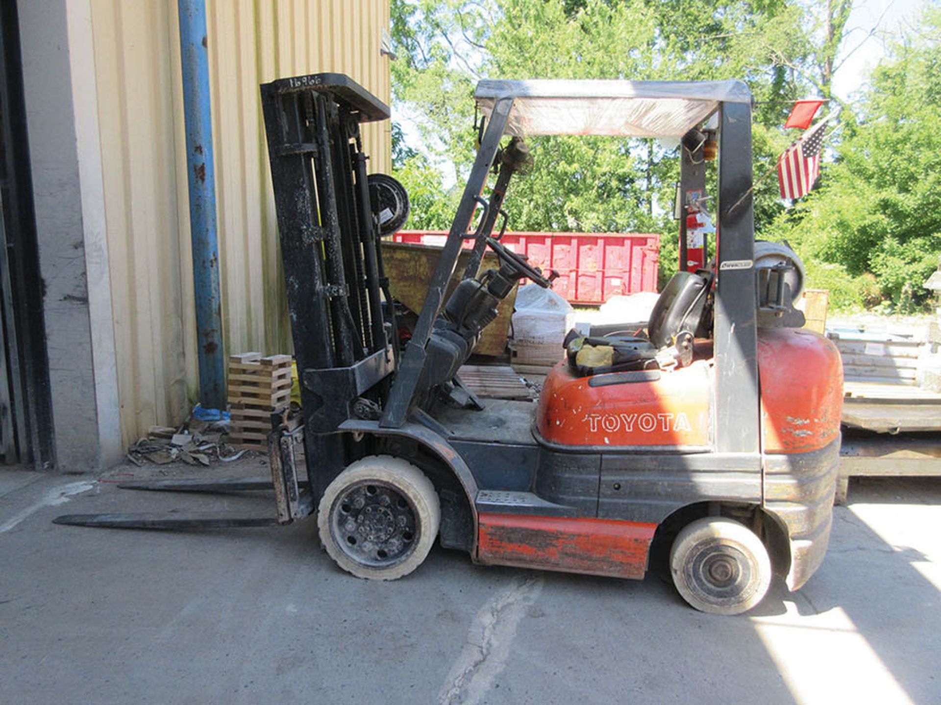 TOYOTA 5,000 16. CAP. FORKLIFT, MODEL 42-6FGU25, 3-STAGE MAST, SIDE-SHIFT, LEVER CONTROLS, 17,439 - Image 5 of 6