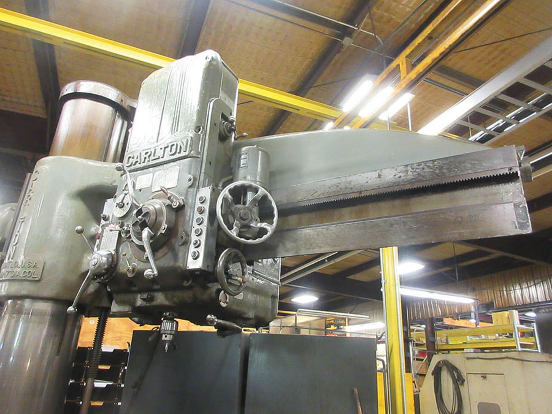 CARLTON 17'' X 6' RADIAL ARM DRILL W/ 56'' X 34'' X 26'' MACHINE BLOCK, MODEL: 3A, S/N 3285, SPEED - Image 5 of 6