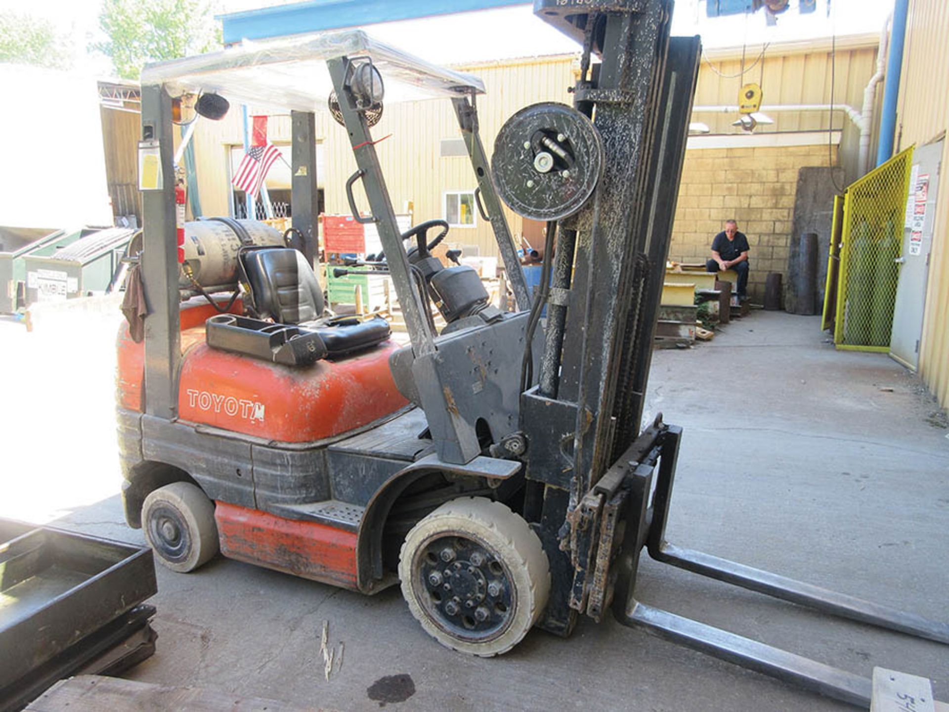 TOYOTA 5,000 16. CAP. FORKLIFT, MODEL 42-6FGU25, 3-STAGE MAST, SIDE-SHIFT, LEVER CONTROLS, 17,439 - Image 2 of 6