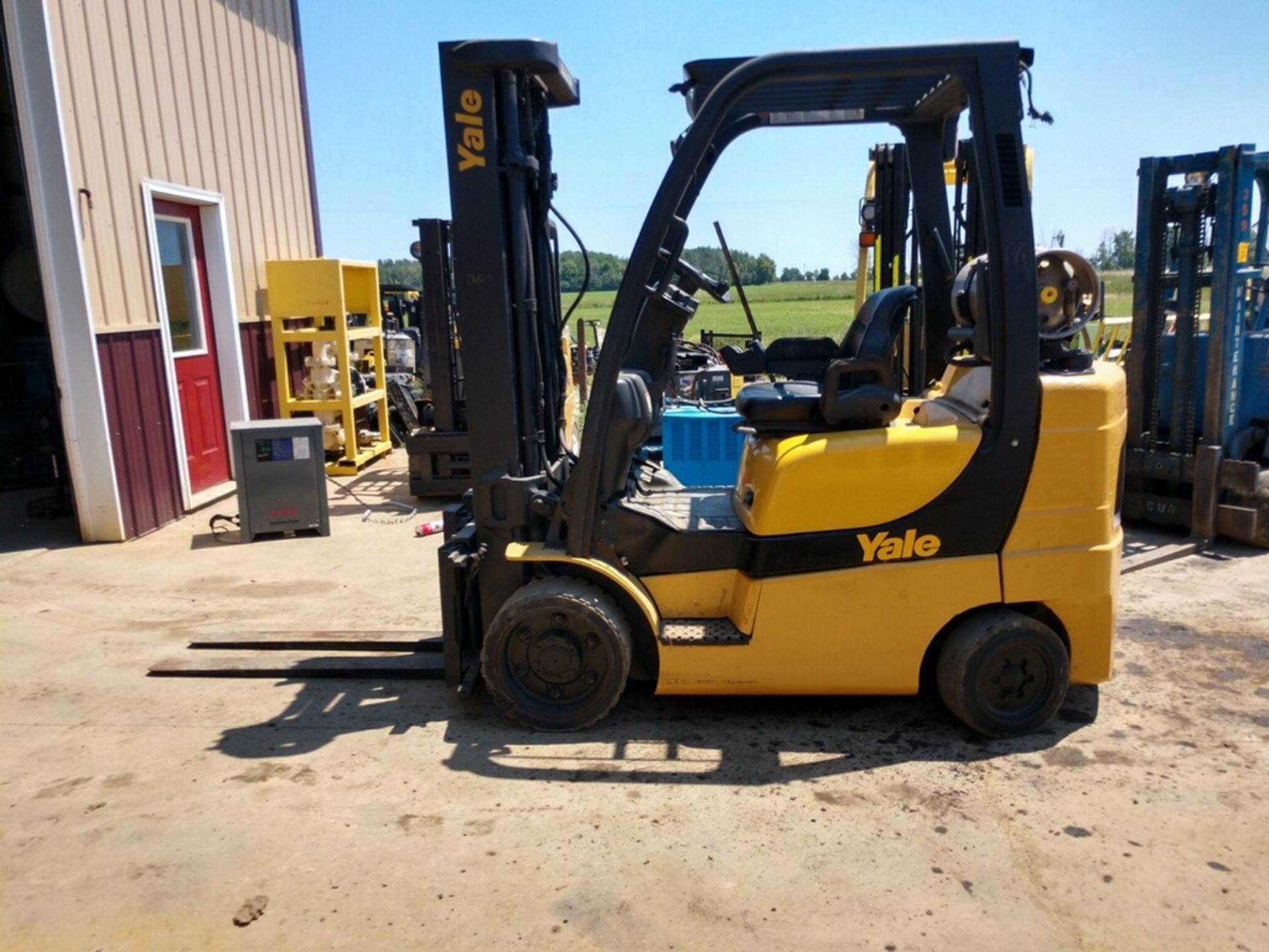 *LOCATED HAMILTON, OH* 2006 YALE 6,000-LB CAP FORKLIFT, MOD GLC060VX, LP, SOLID TIRE, 3-STAGE, SIDES