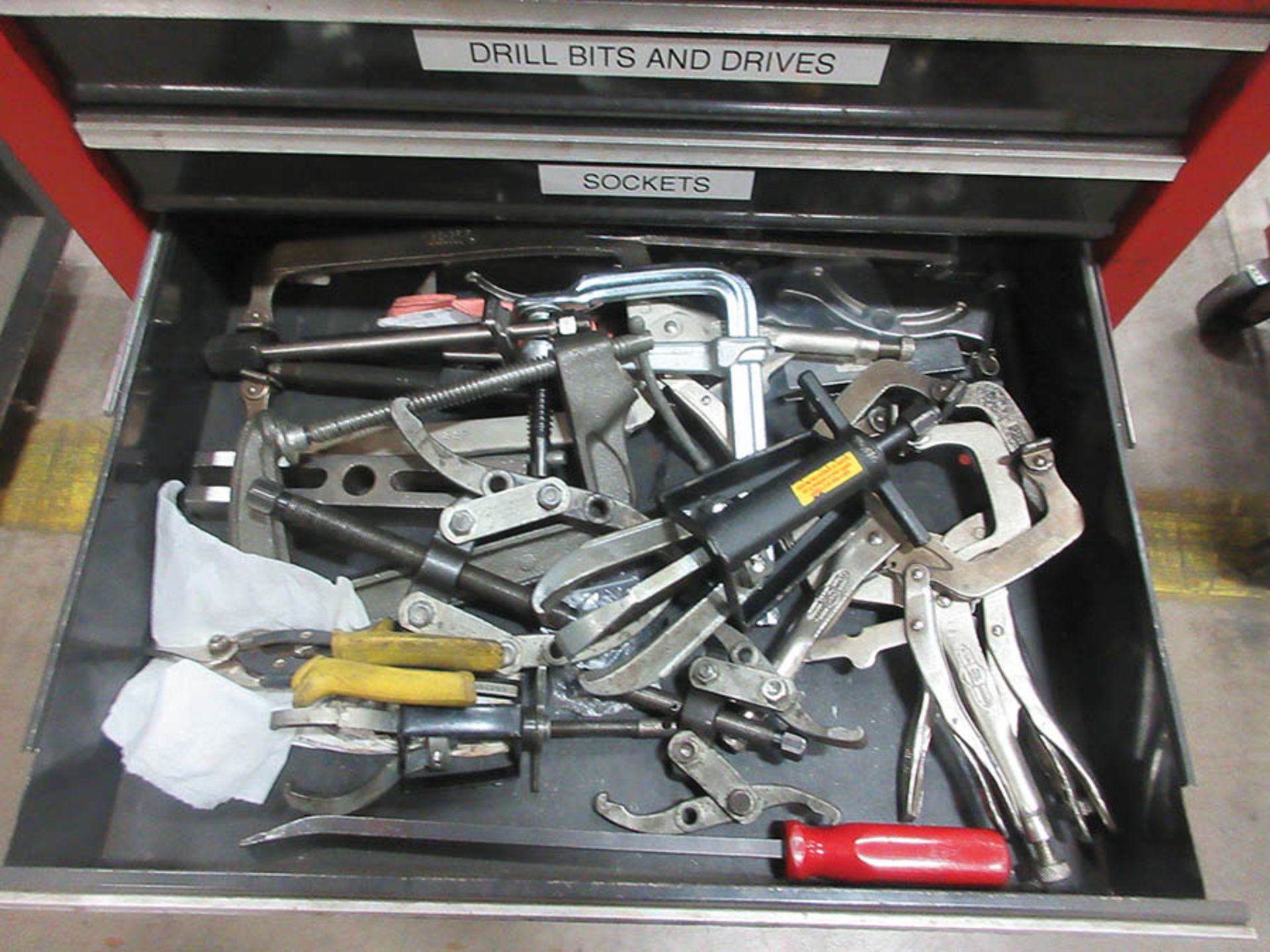 HUSKY/CRAFTSMAN TOOL CABINET W/TOOLS - Image 8 of 10