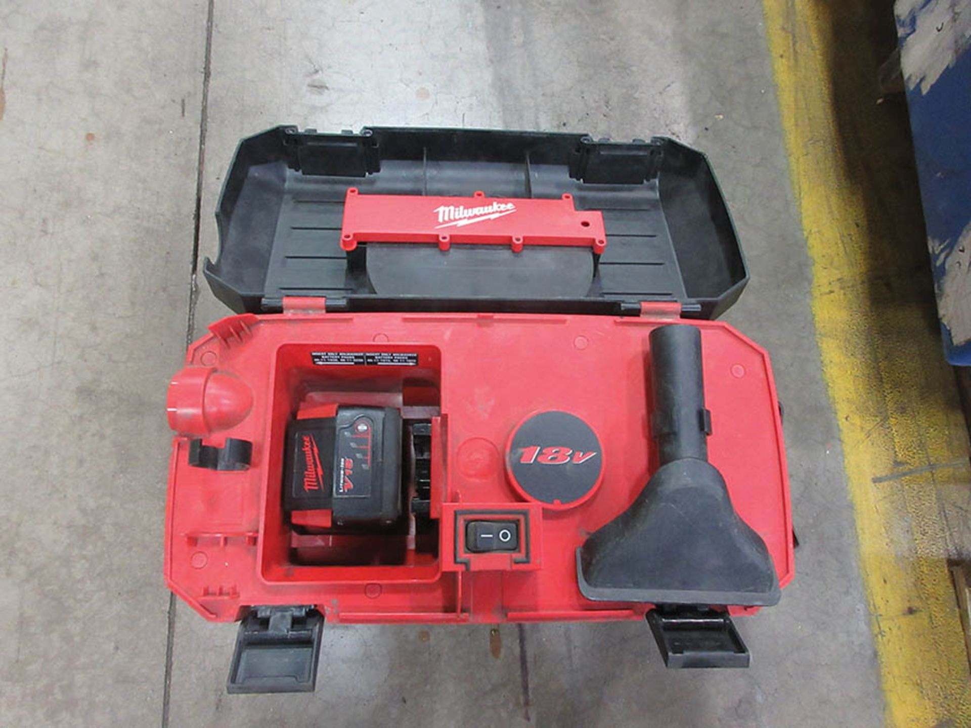 MILWAUKEE 18V WET/ DRY VACUUM - Image 2 of 2