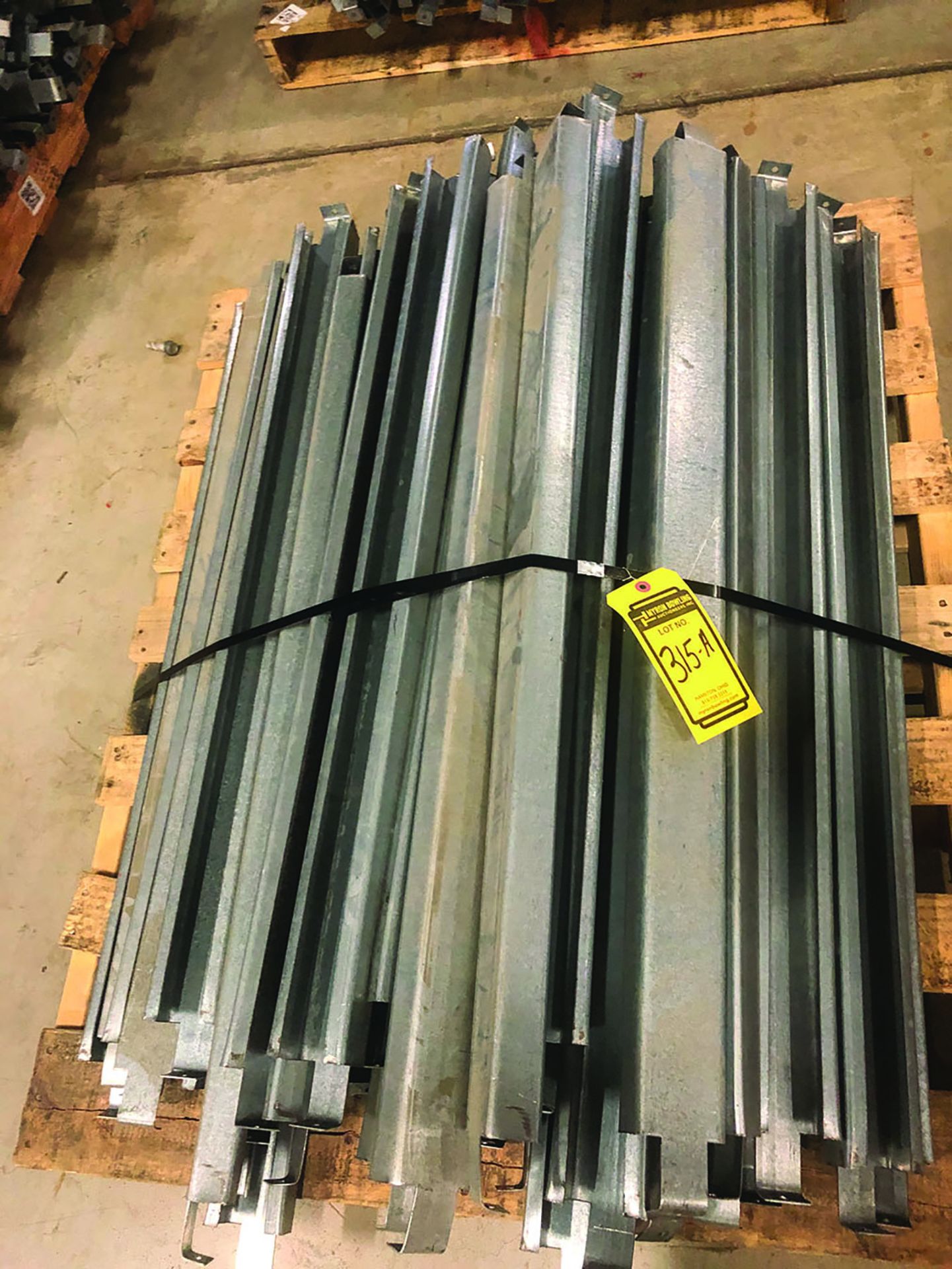 SKID OF FLANGED PALLET SUPPORTS