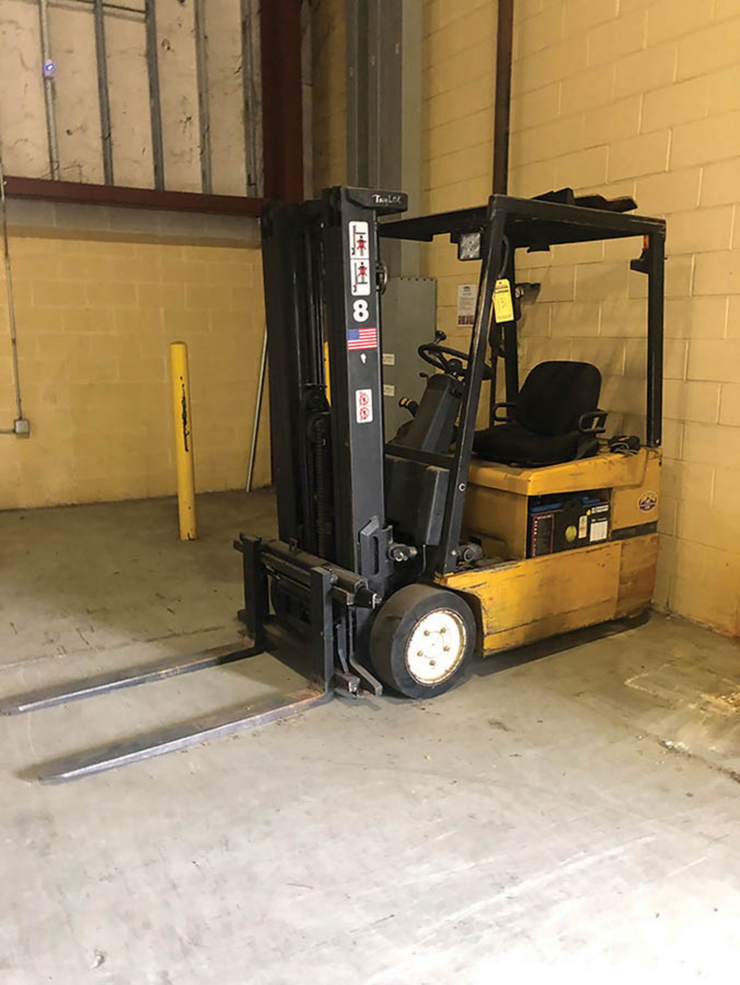 YALE ELECTRIC 3000 LB FORKLIFT, MODEL # ERP030TFN36SE078, S/N 8807-03867W, 36 V, THREE STAGE MAST,