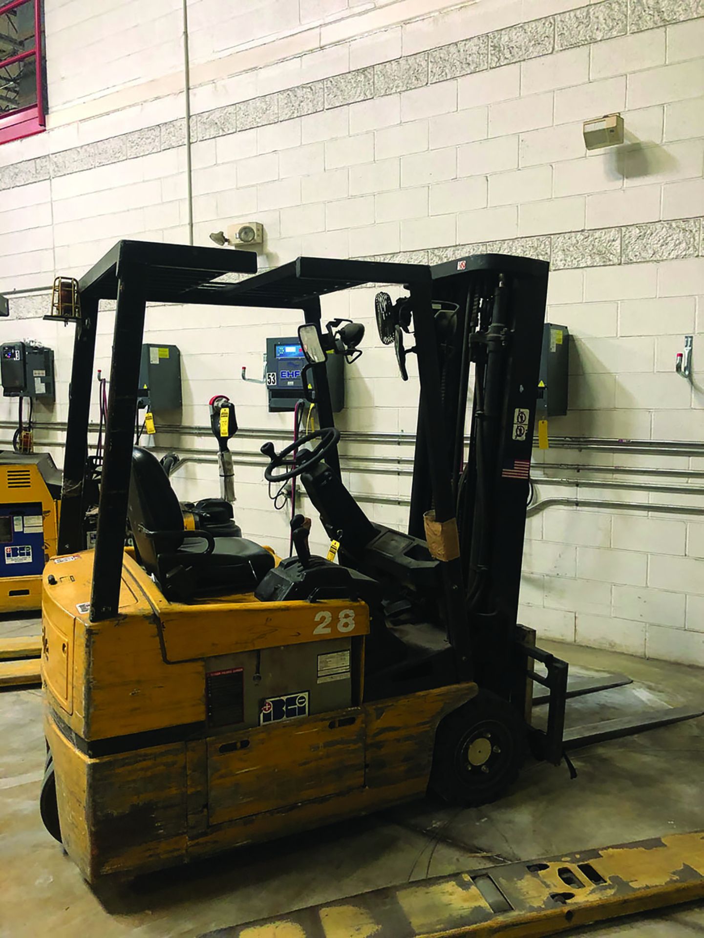 YALE 3,000 LB FORKLIFT, MODEL # ERP030TGN36CE082, S/N- E807N05863B, 3-STAGE MAST SOLID TIRES,