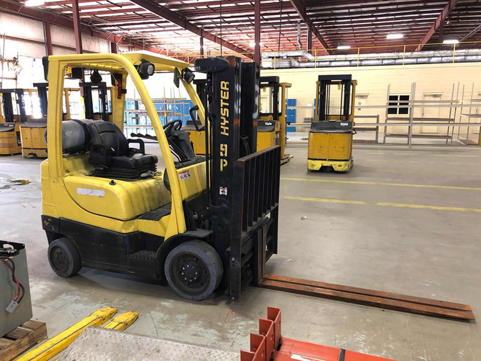 2014 HYSTER 5,000-LB. CAP. FORKLIFT, MODEL S50FT, S/N G187V02807M, LPG, SOLID TIRES, 189'' LIFT - Image 3 of 5