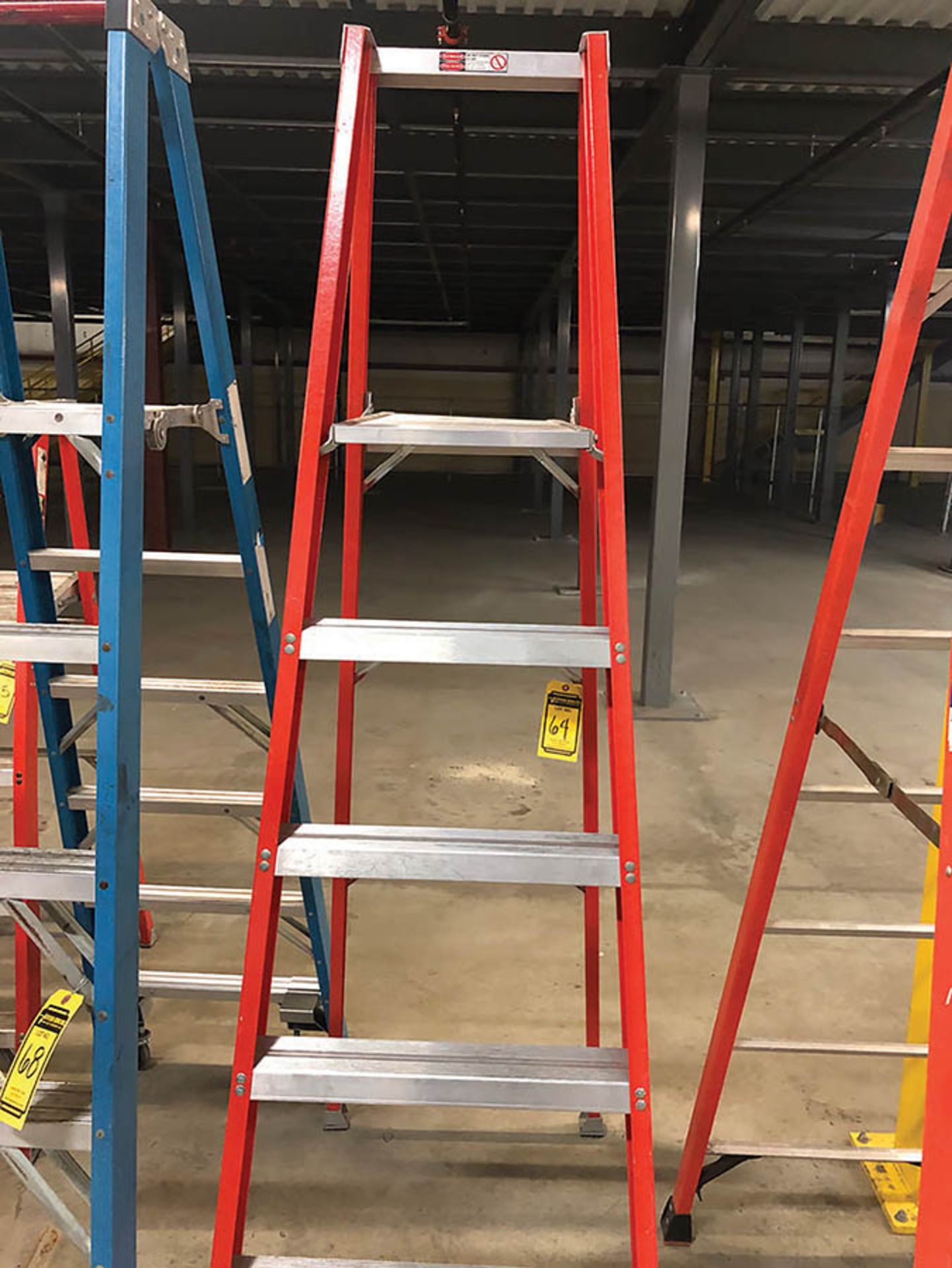 LOUISVILLE 6FT LADDER WITH PLATFORM MODEL FP1506