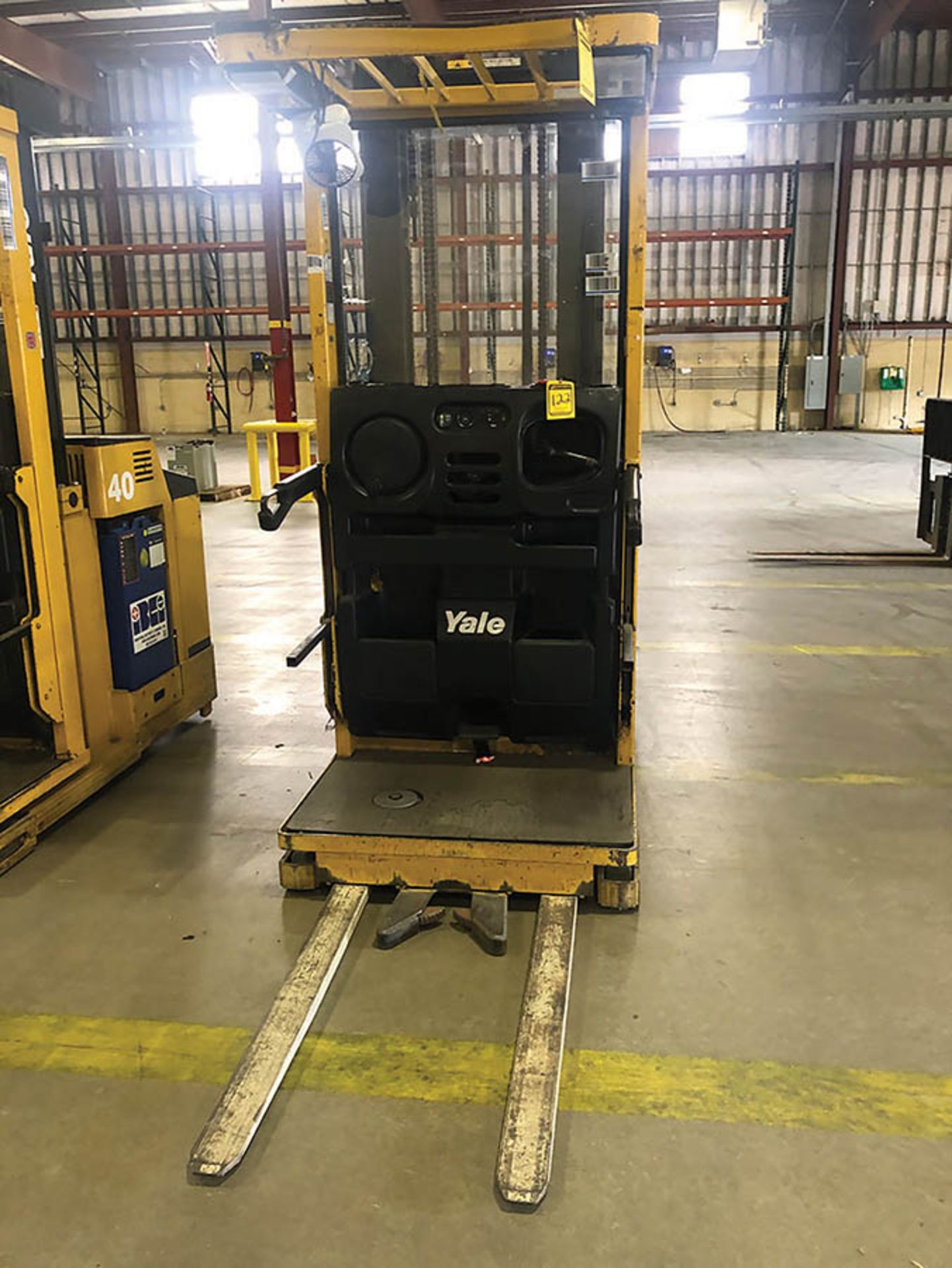 1999 YALE ELECTRIC 3000 LB ORDER PICKER, MODEL # B801N01641W, 24 V - Image 2 of 3