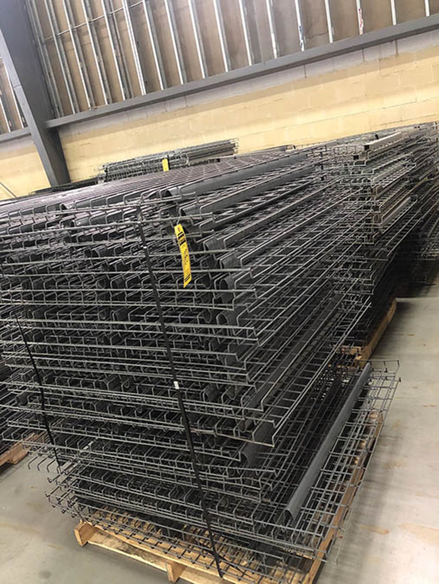 (X210) SECTIONS OF WIRE DECKING 45'` X 44'' X 1'` DEEP - Image 3 of 3