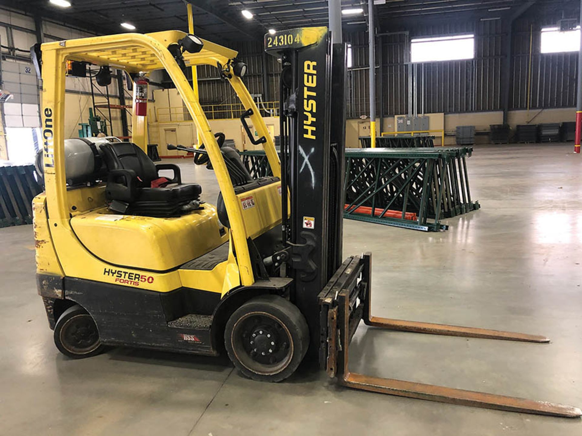 2014 HYSTER 5,000 LB FORKLIFT, MOD S50FT, 3-Stage Mast,, 189" Lift, LPG, Sideshift, Fork Positioner