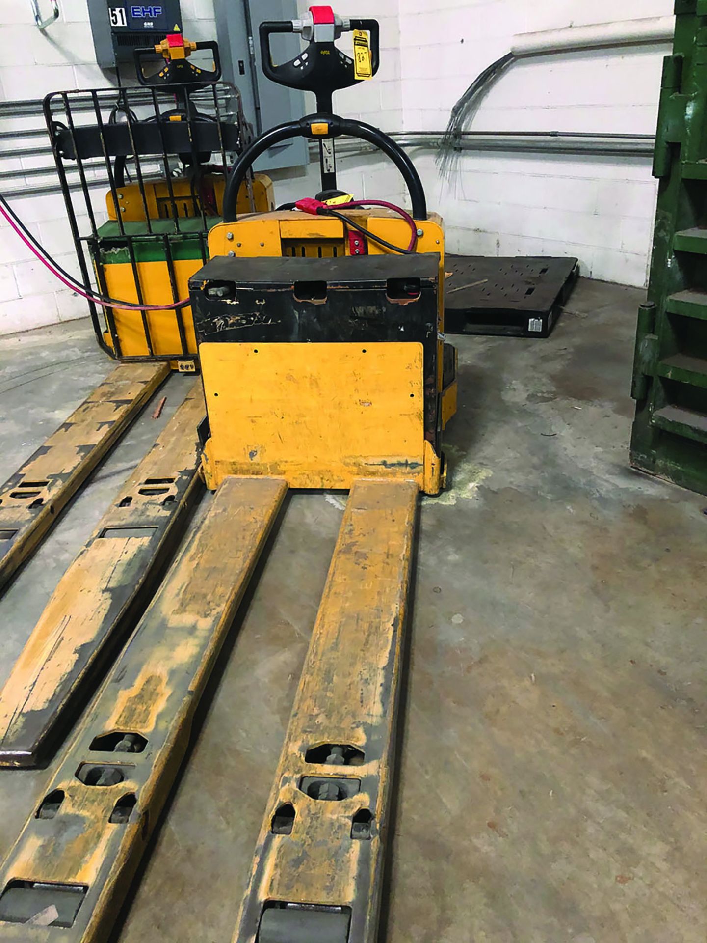 2011 YALE 8,000 LB MOTORIZED PALLET JACK, MODEL # MPE060, NO BATTERY - Image 2 of 2