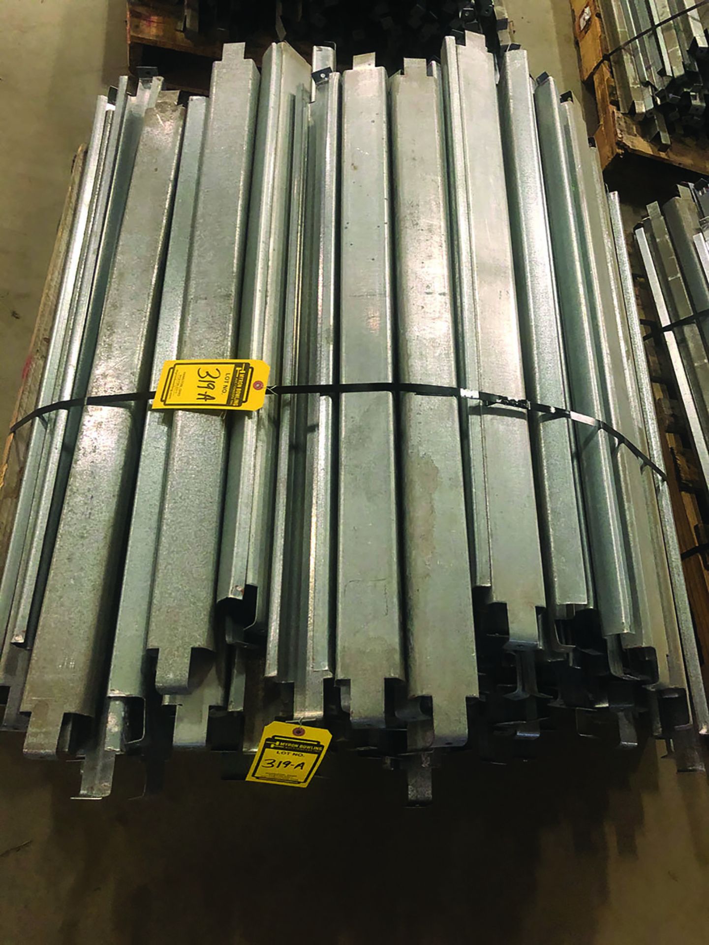 SKID OF FLANGED PALLET SUPPORTS - Image 2 of 2