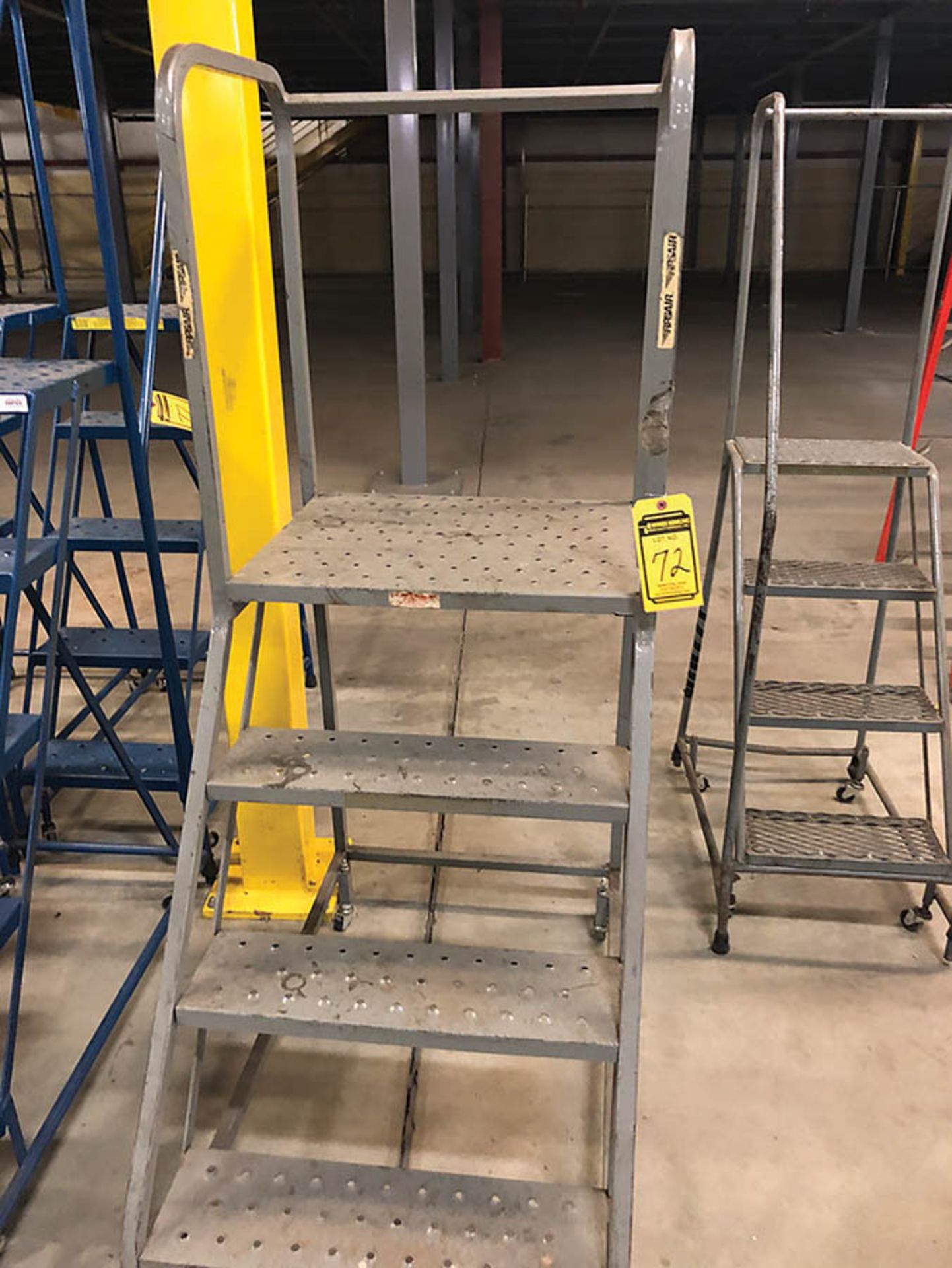 P. W. PLATFORM STEEL ROLLING 4 STEP LADDER