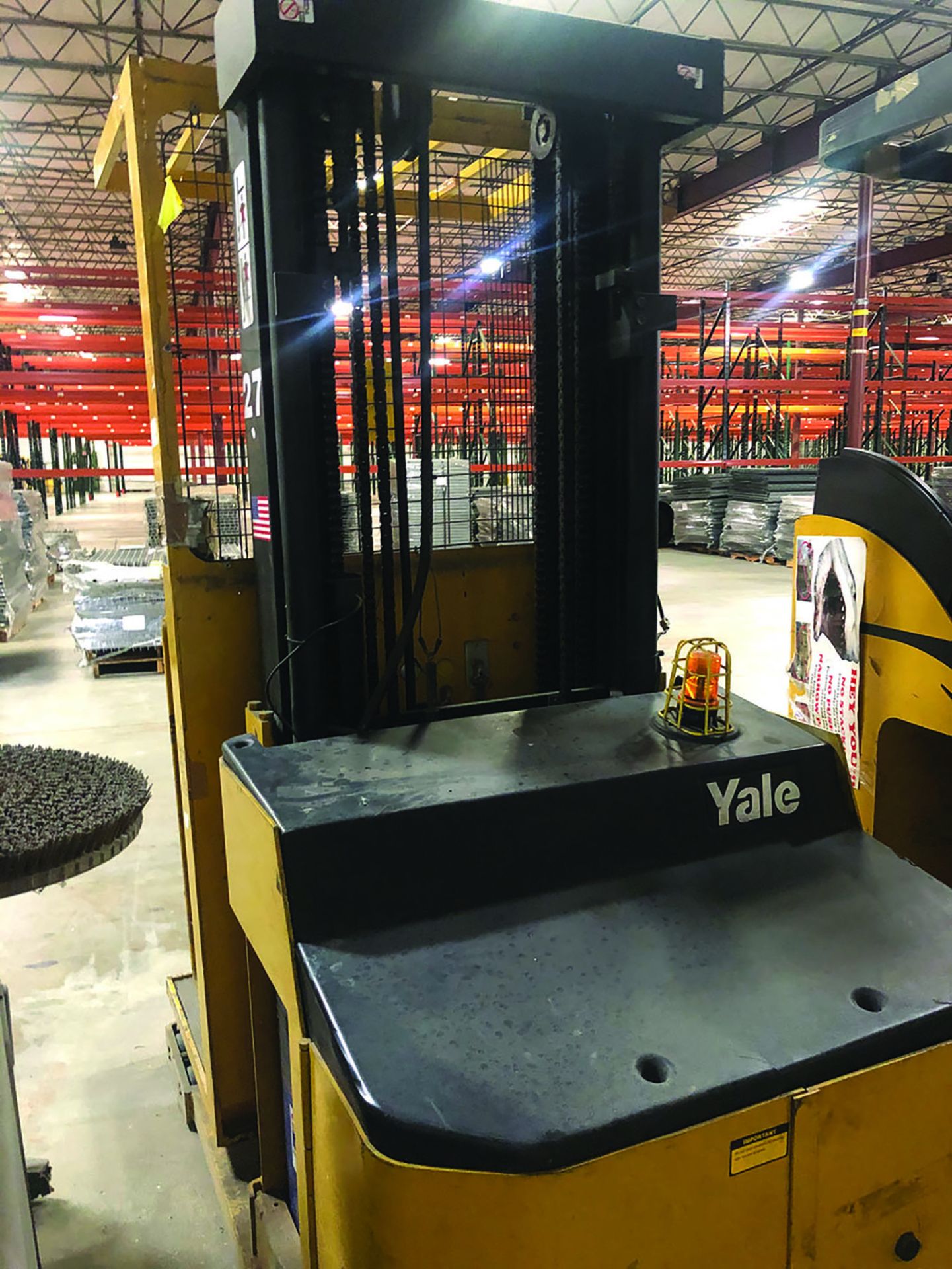 1998 YALE 3,000 LB ORDER PICKER, MODEL # 0SO30EAN24TE08A, S/N- A801N07285V - Image 2 of 3