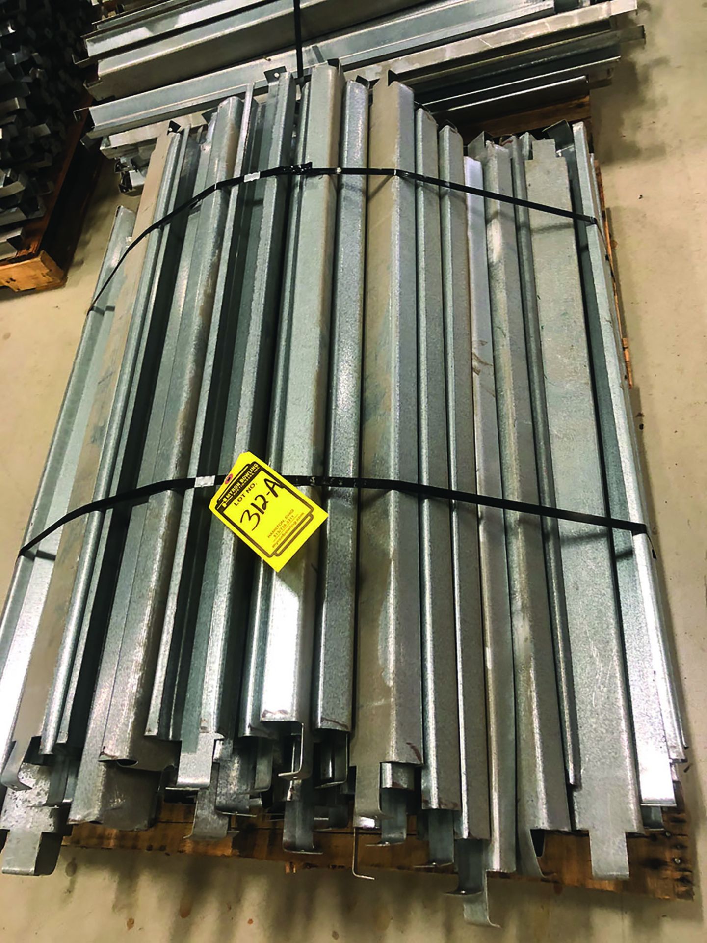 SKID OF FLANGED PALLET SUPPORTS